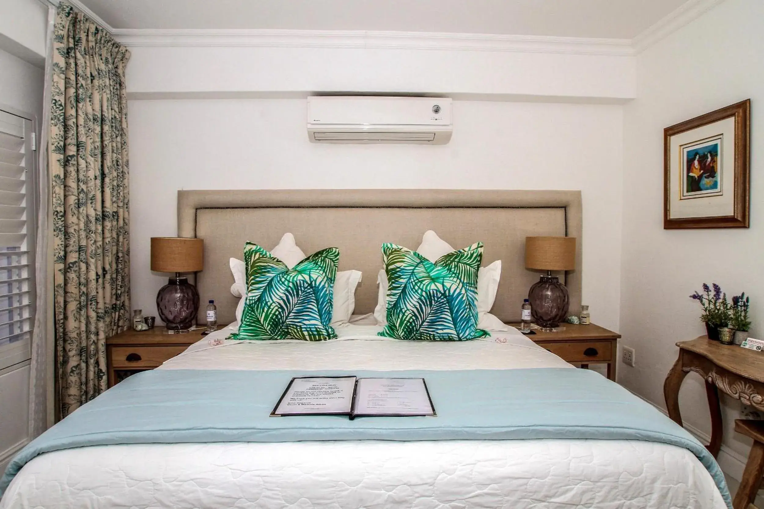 Twin/Double Room - single occupancy in Sandals Guest House Twin/Double Room - single occupancy in Sandals Guest House