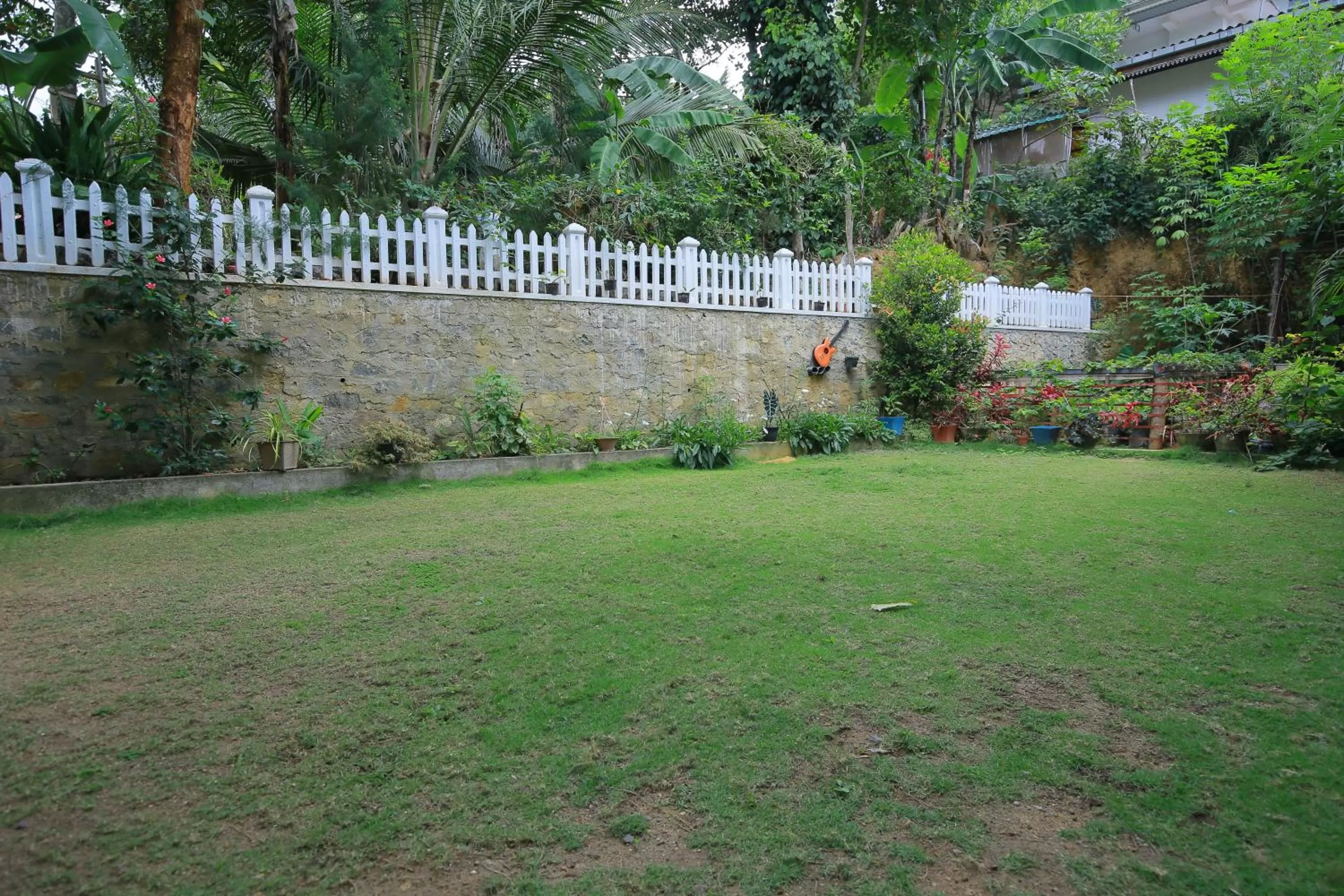 Garden in Freedom Guest Inn Ella