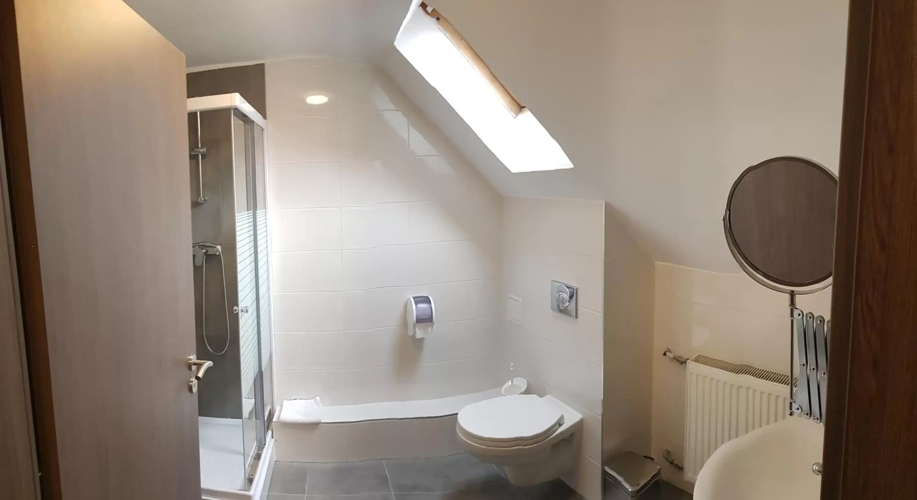 Single Room in HBH Bajor Sörház Sólyomfészek Panzió Single Room in HBH Bajor Sörház Sólyomfészek Panzió