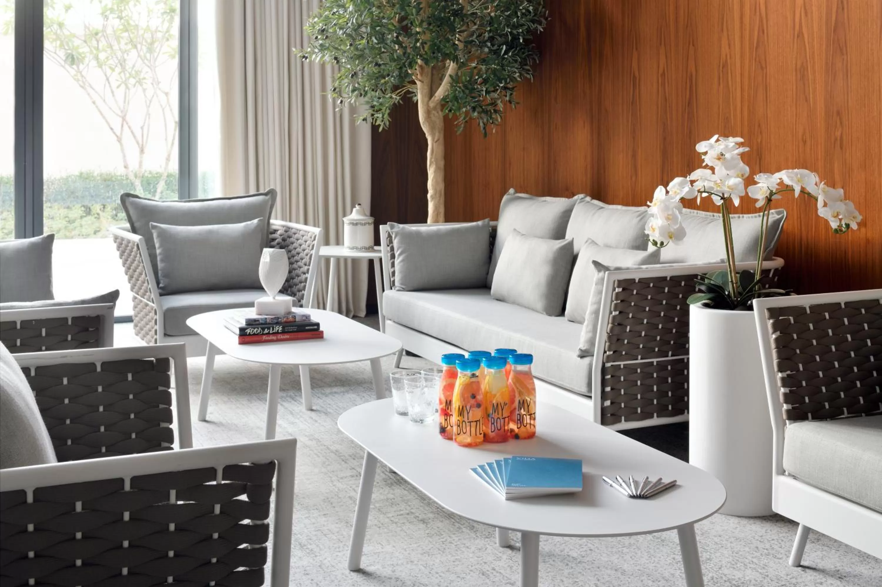 Lounge or bar in Vida Emirates Hills