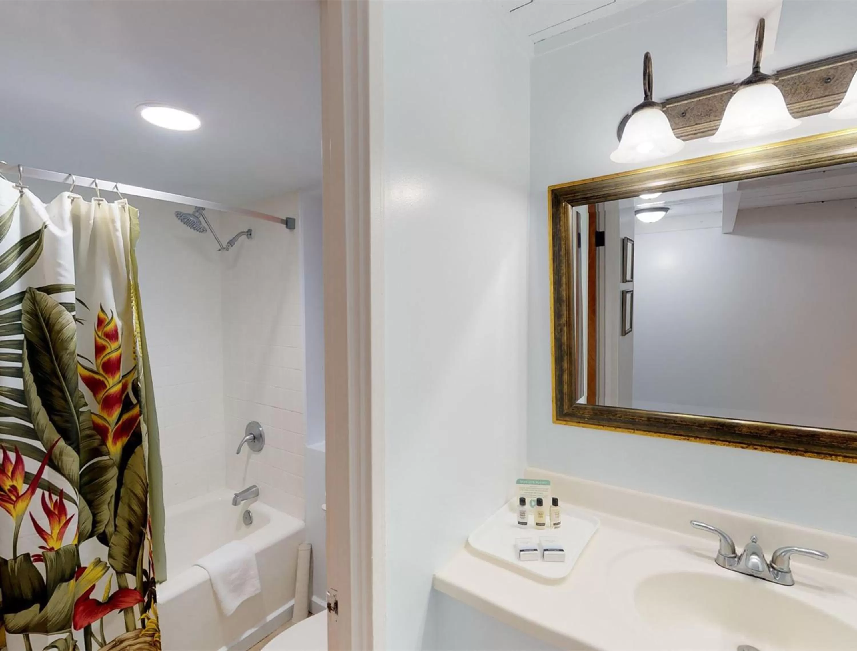 Shower in Hotel Moloka'i