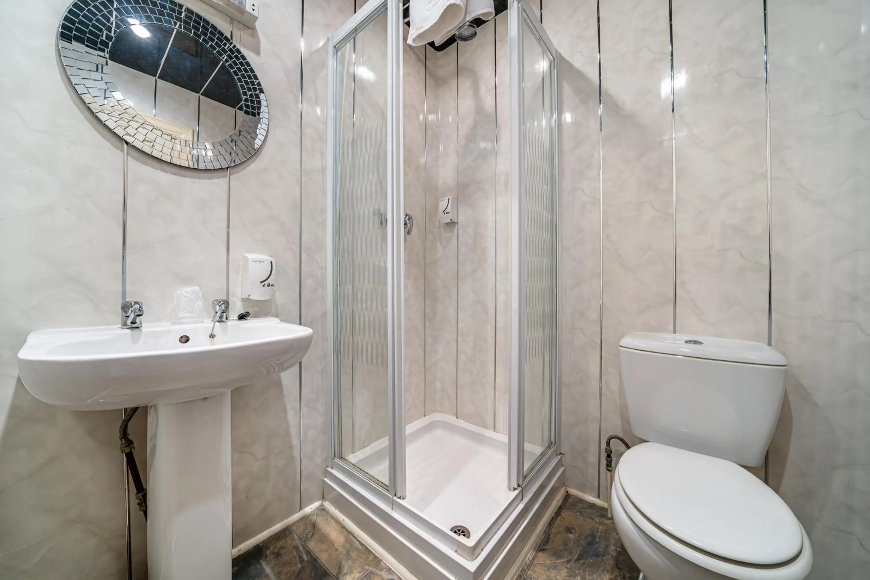 Bathroom in Bedford Hotel