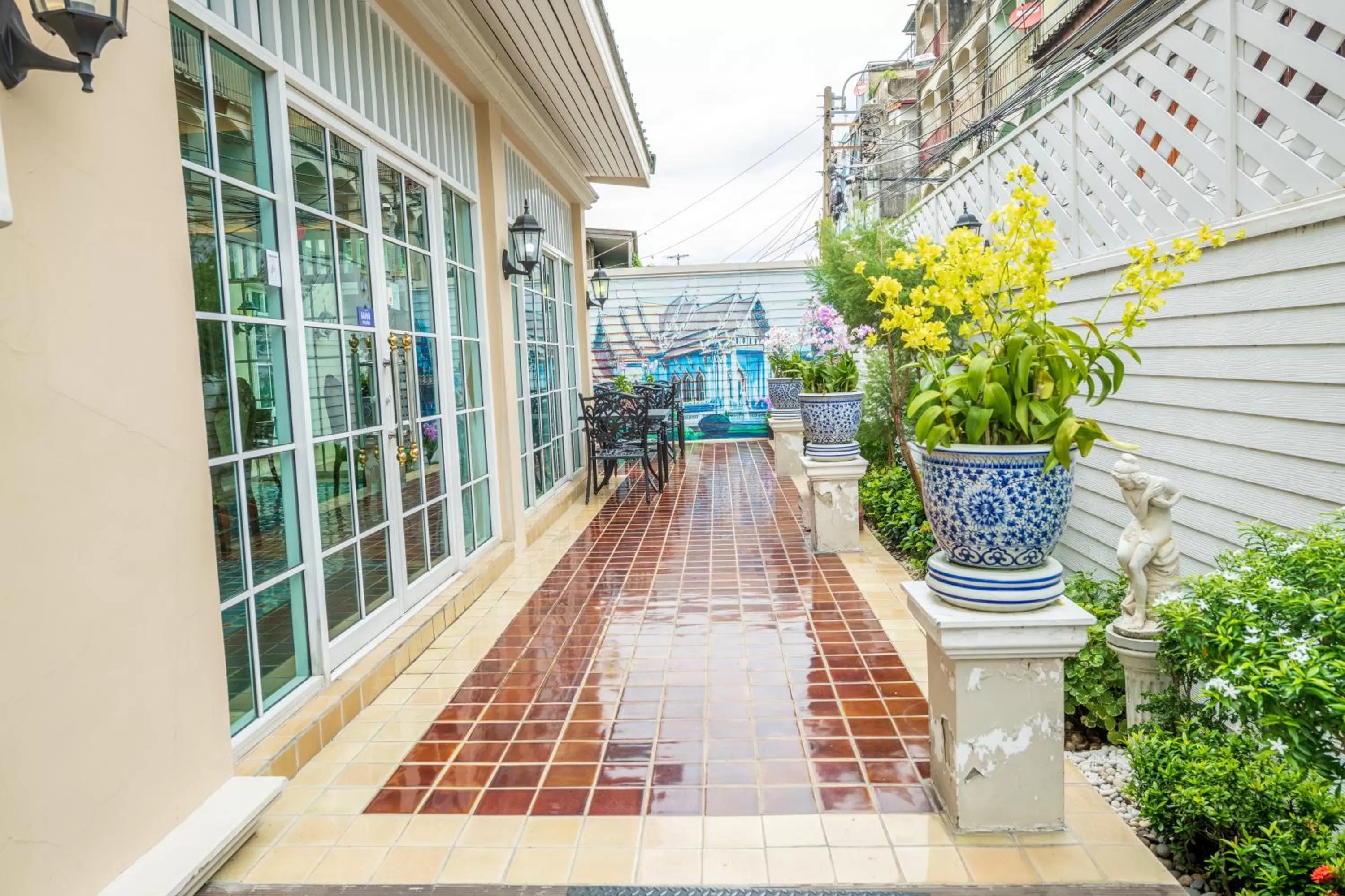 Patio in The Orchid House 153