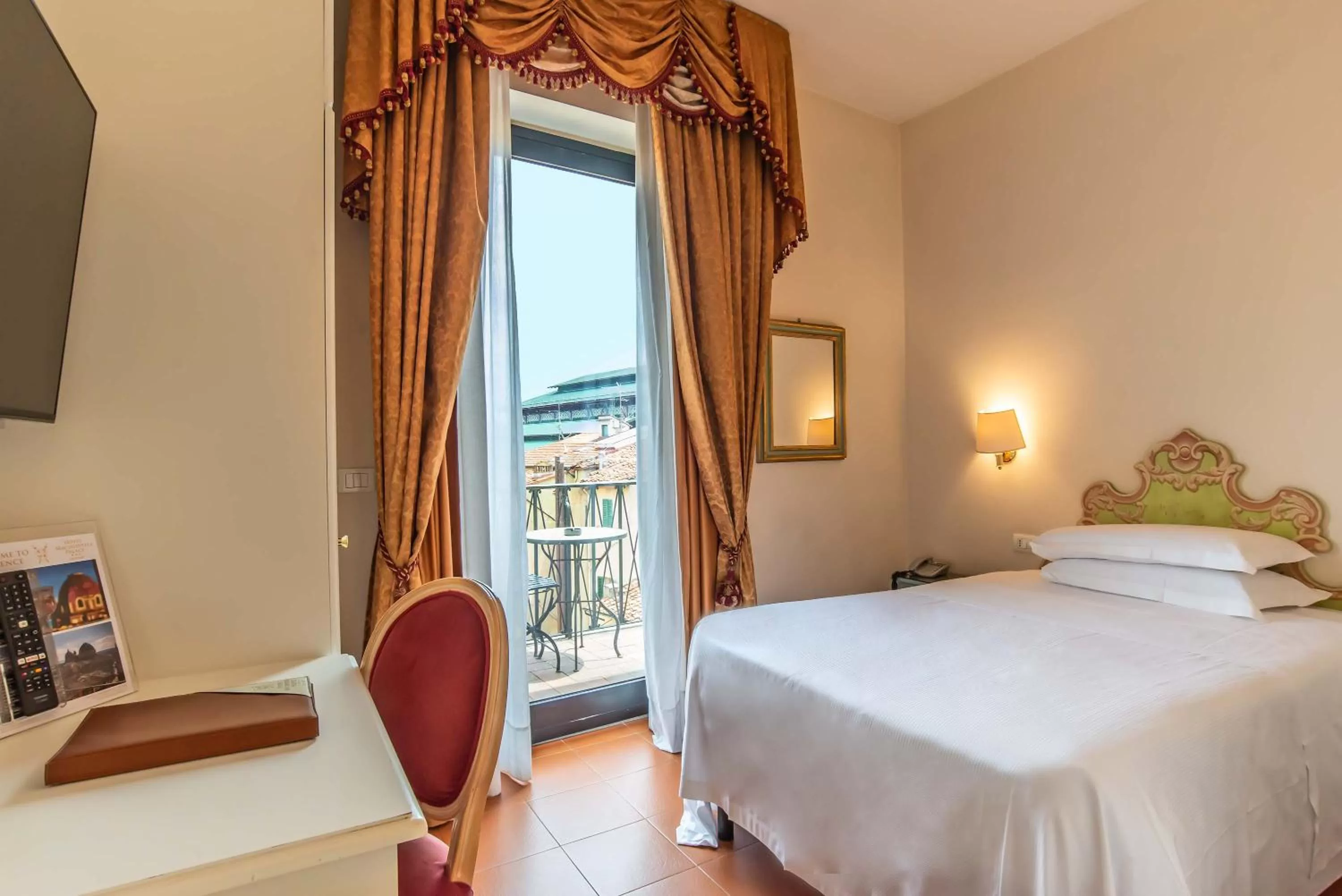 Bedroom, Bed in Hotel Machiavelli Palace