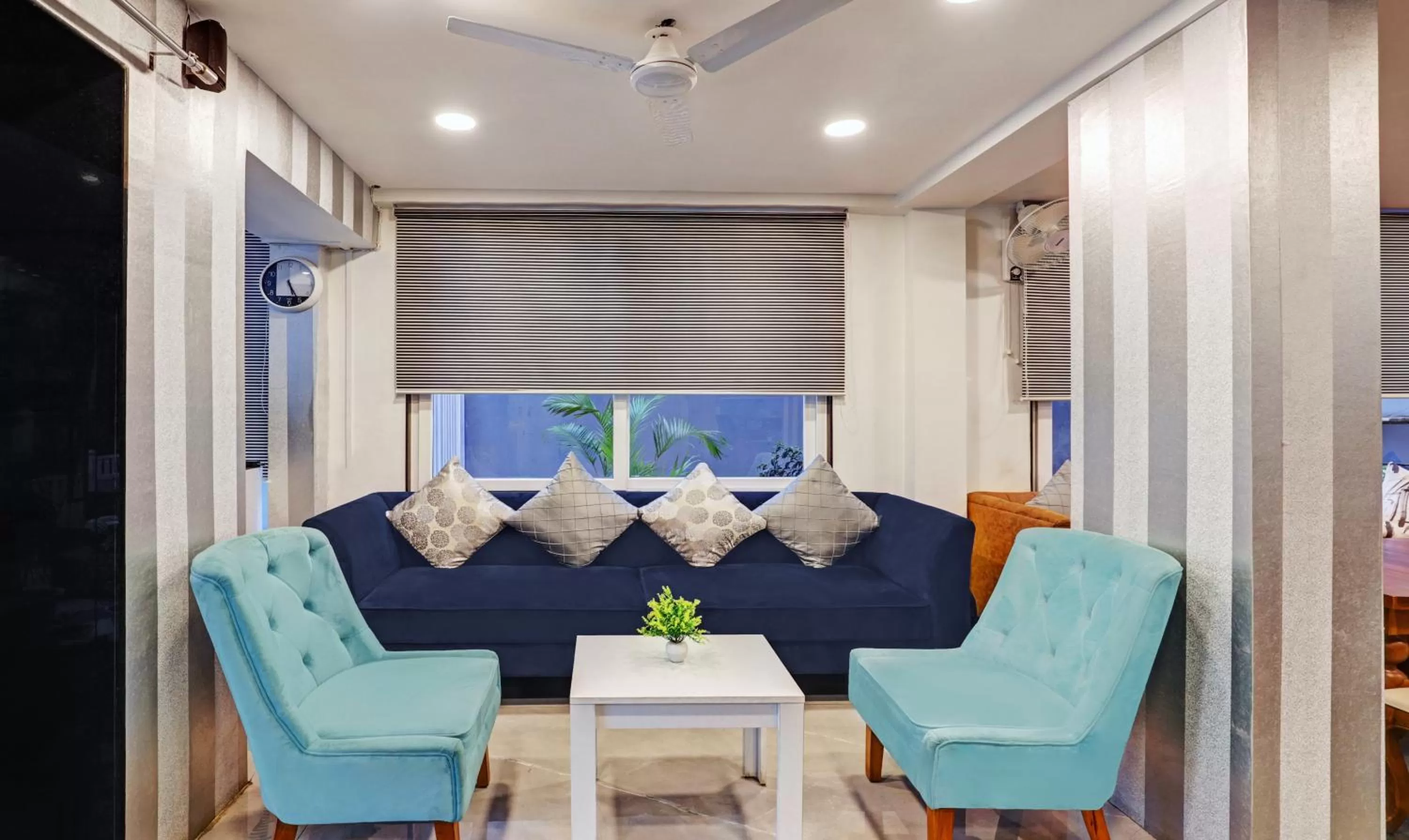 Seating Area in Treebo Trend Finesta Suites Wardha Road