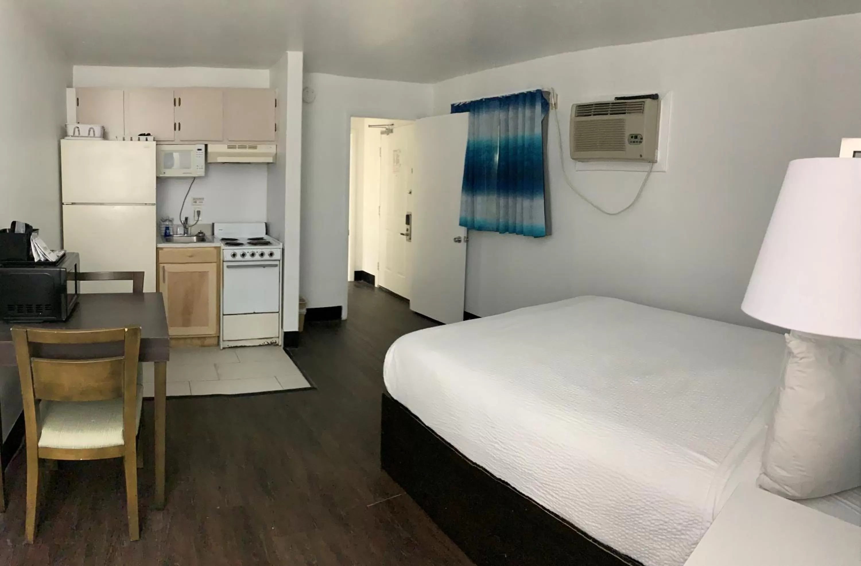 Bed in Tropical Seas Hotel