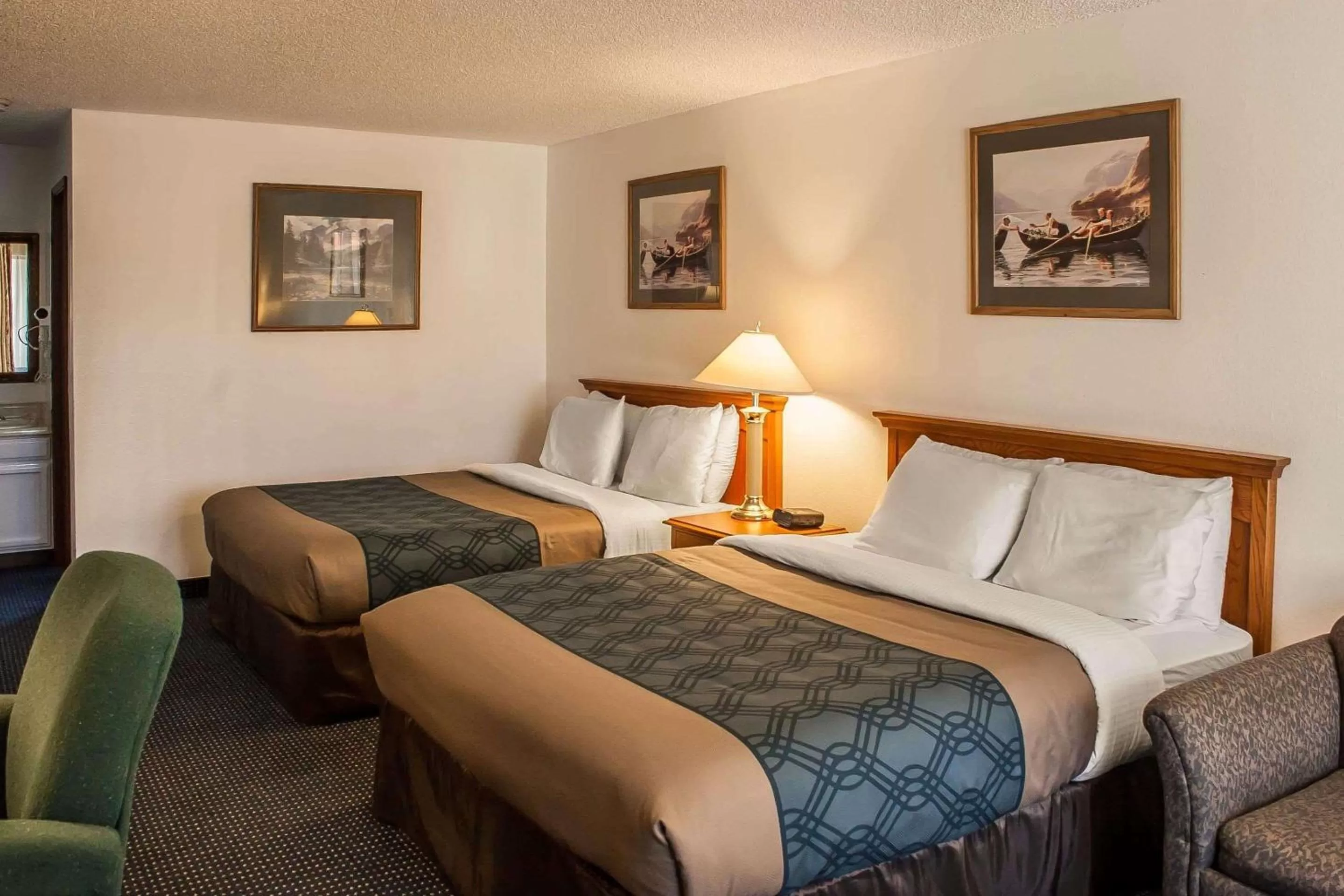 Photo of the whole room in Econo Lodge Inn & Suites Hoquiam