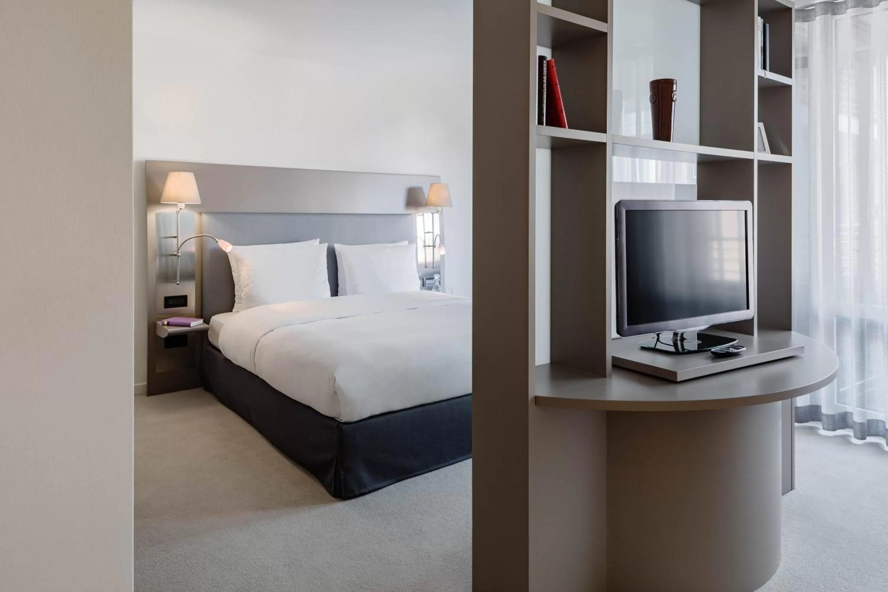 Bed in The Mandala Berlin, a Member of Design Hotels