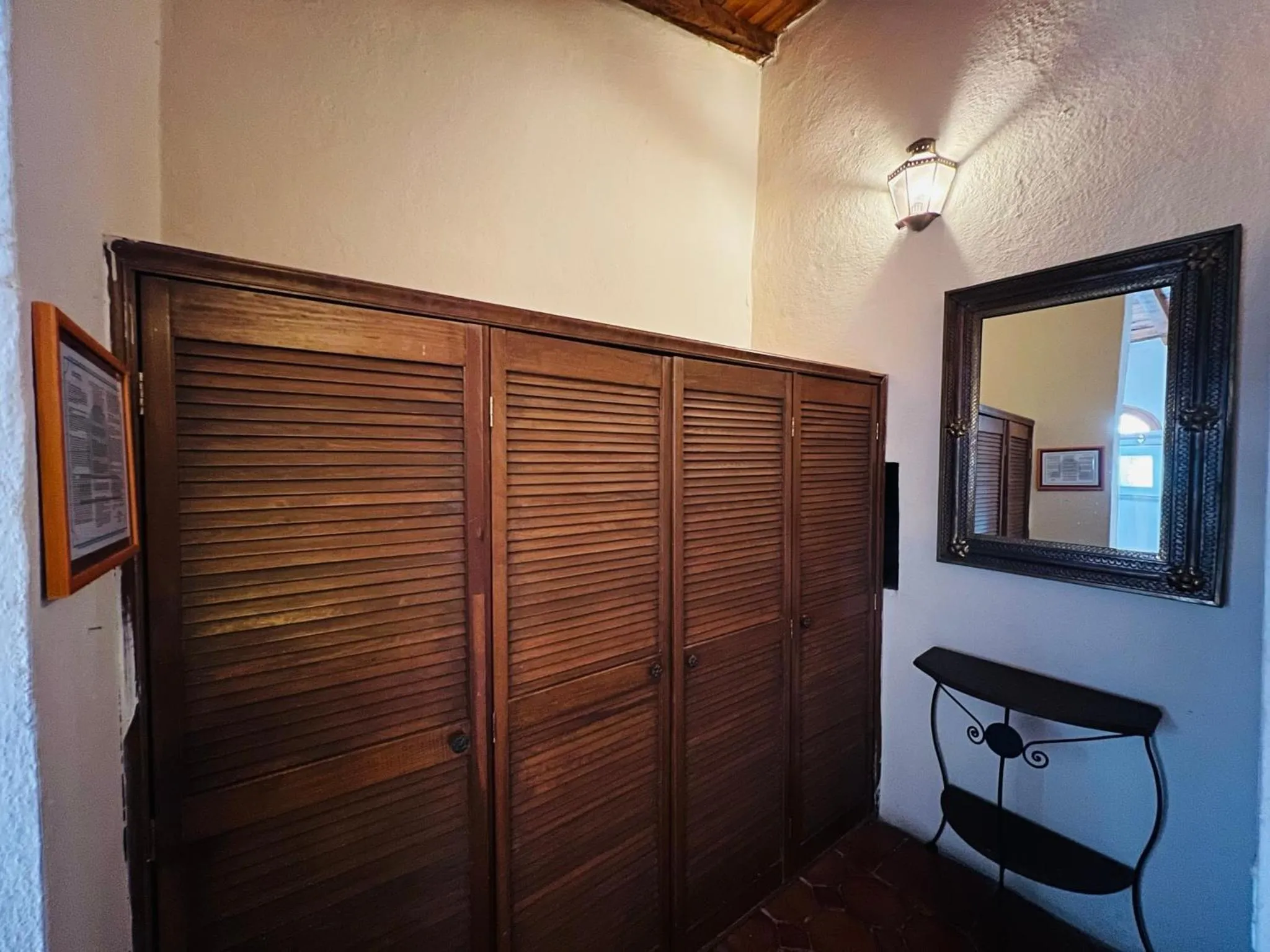 wardrobe in Hotel Parador Vernal