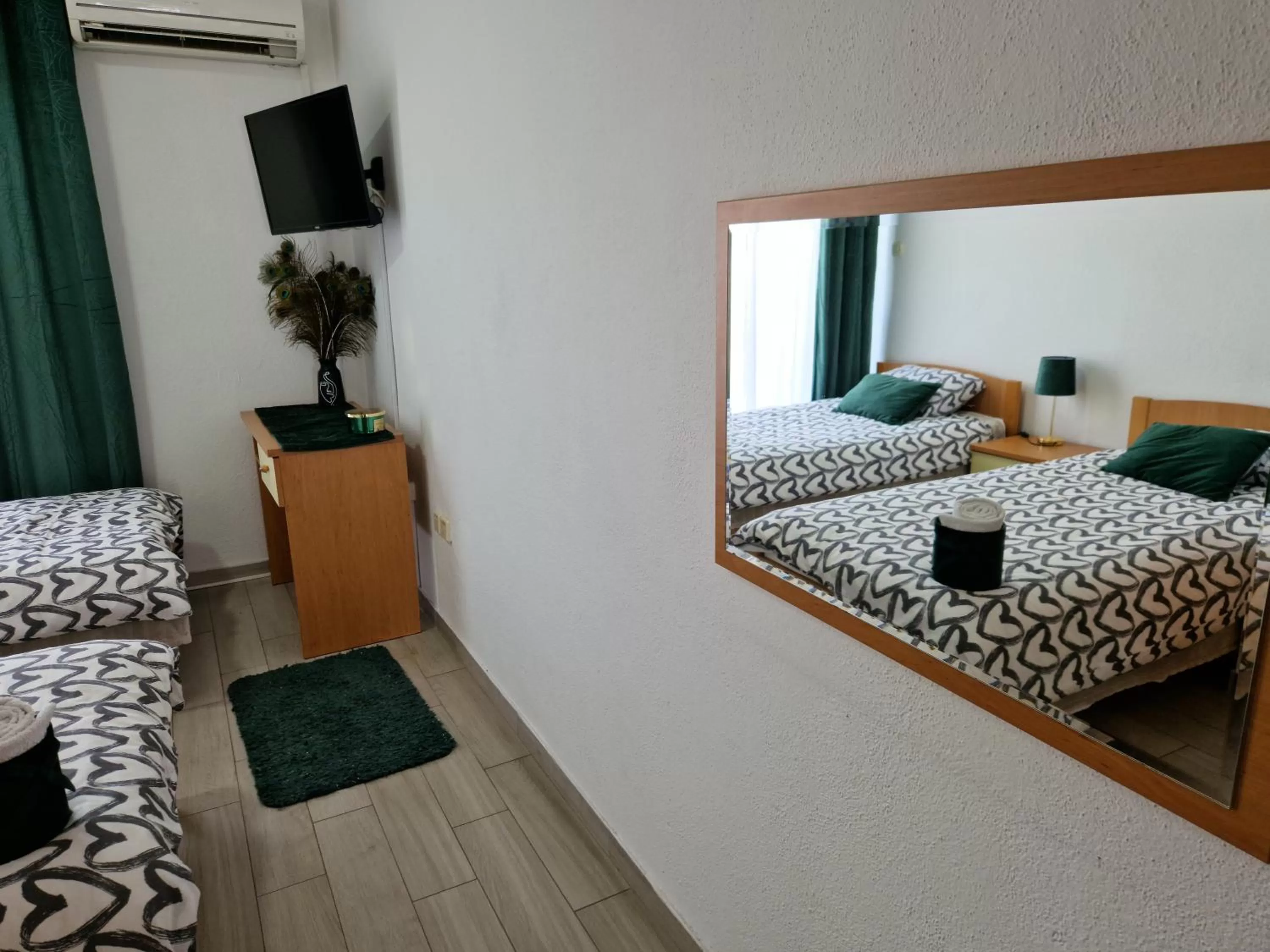 Bed in Motel "Tri lovca"