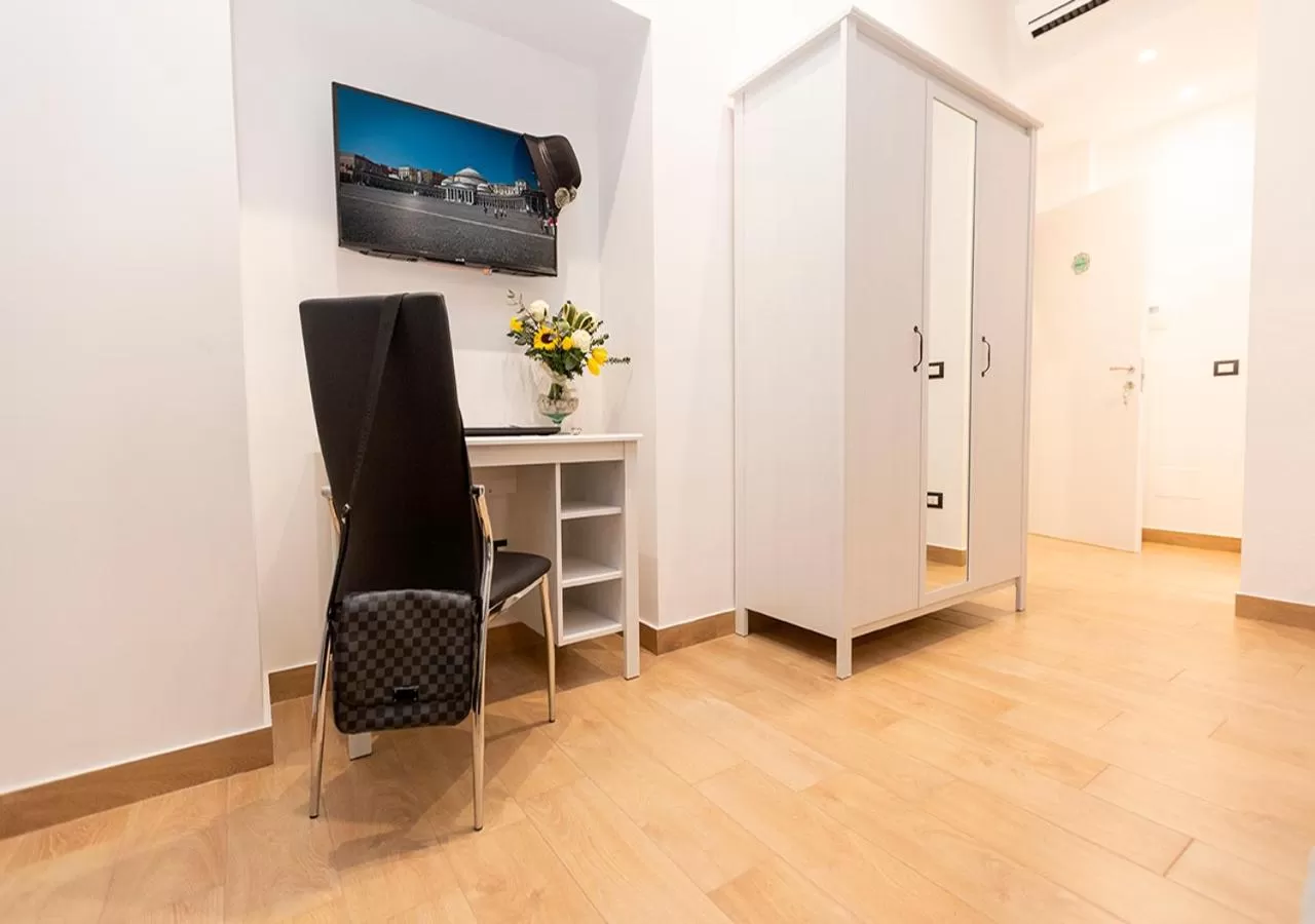 Bedroom in B&B Vico Milano 18