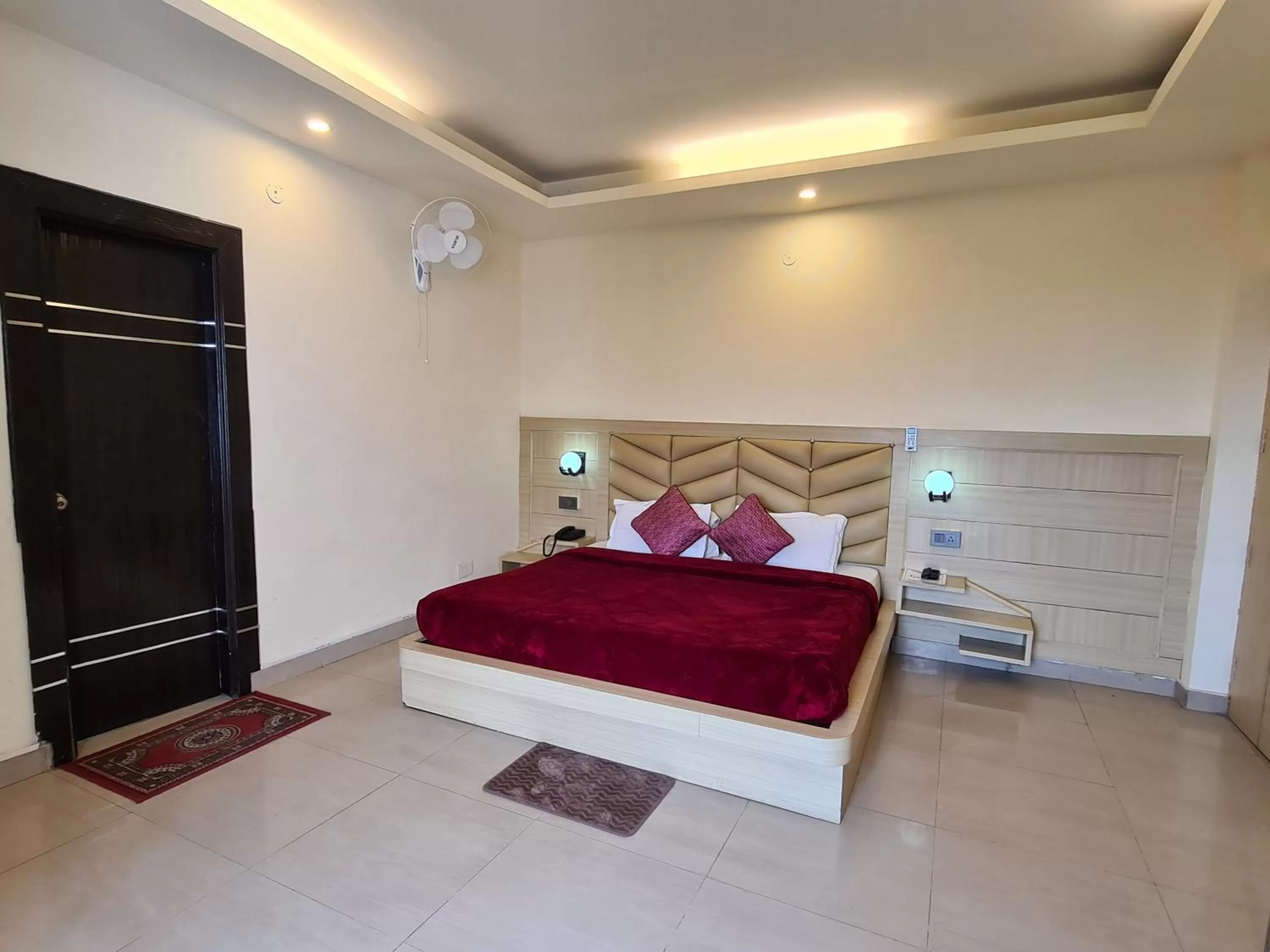 Bed in Hotel Rajpur Heights