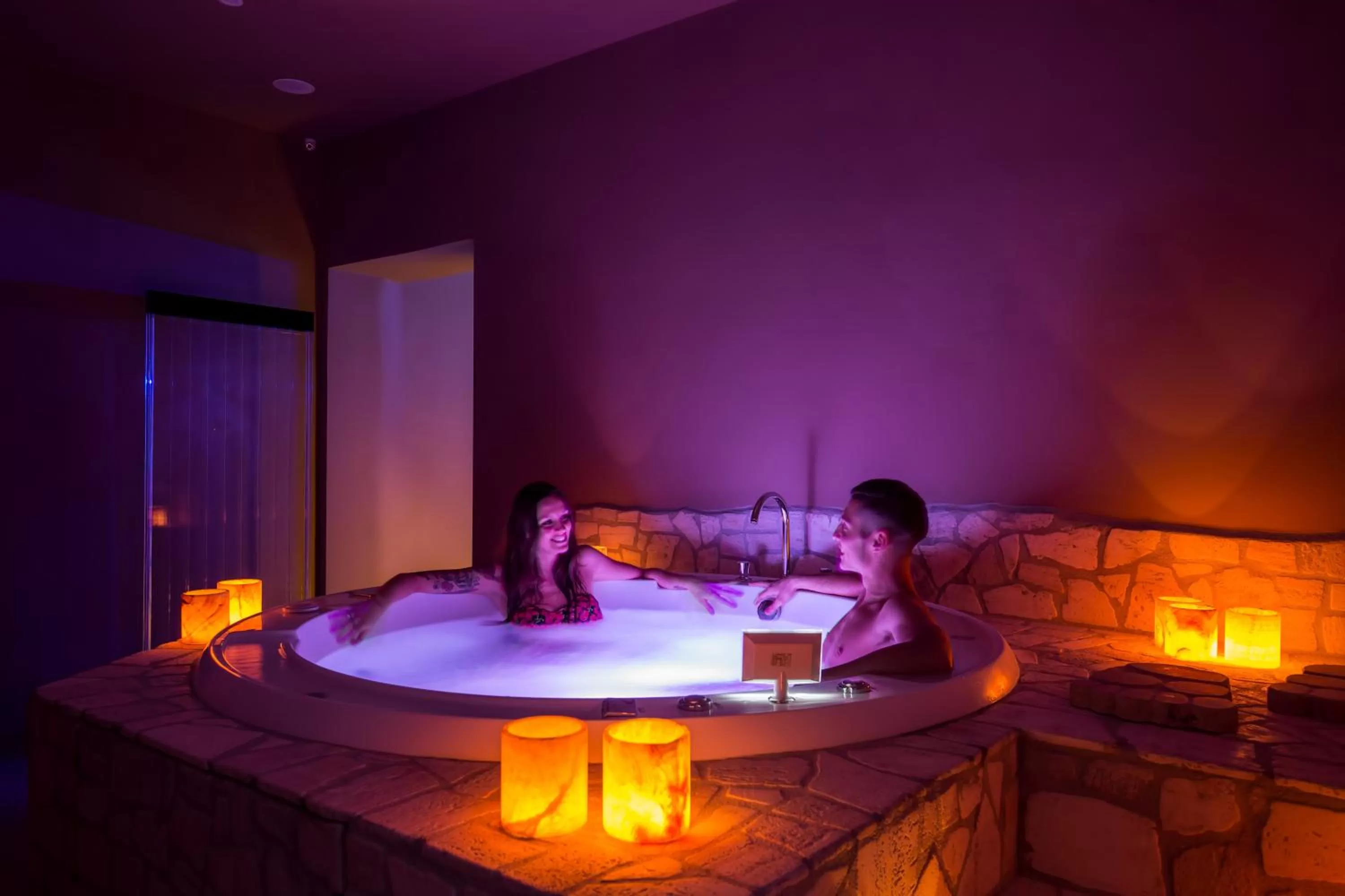 Hot Tub in Hotel 87 eighty-seven - Maison d'Art Collection