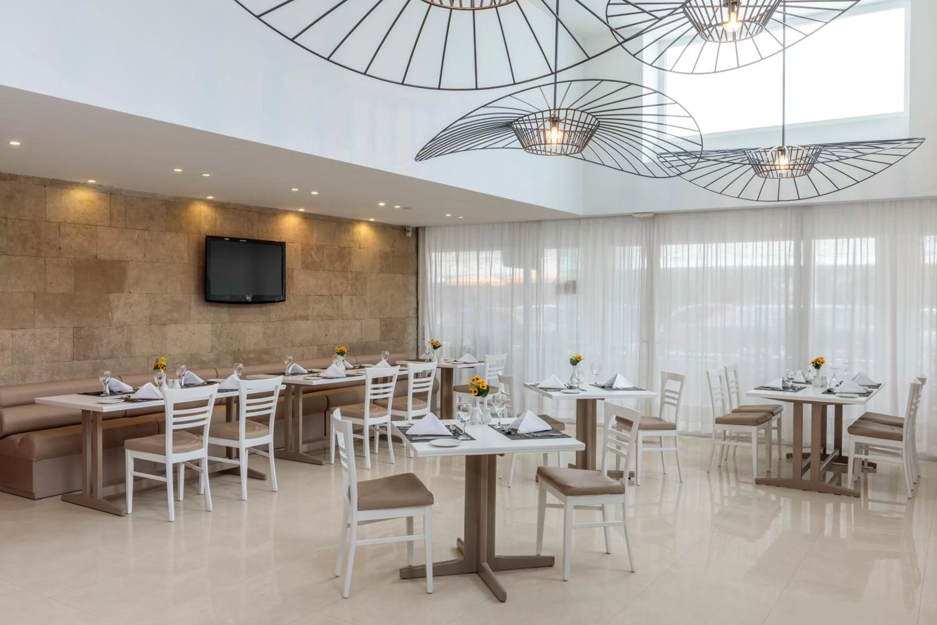 Restaurant/places to eat in Best Western Plus Hotel Plaza