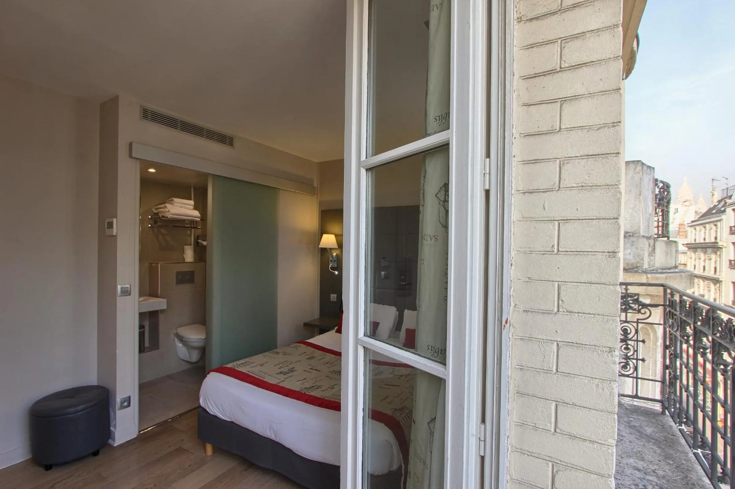 Bed in Villa Margaux Opéra Montmartre