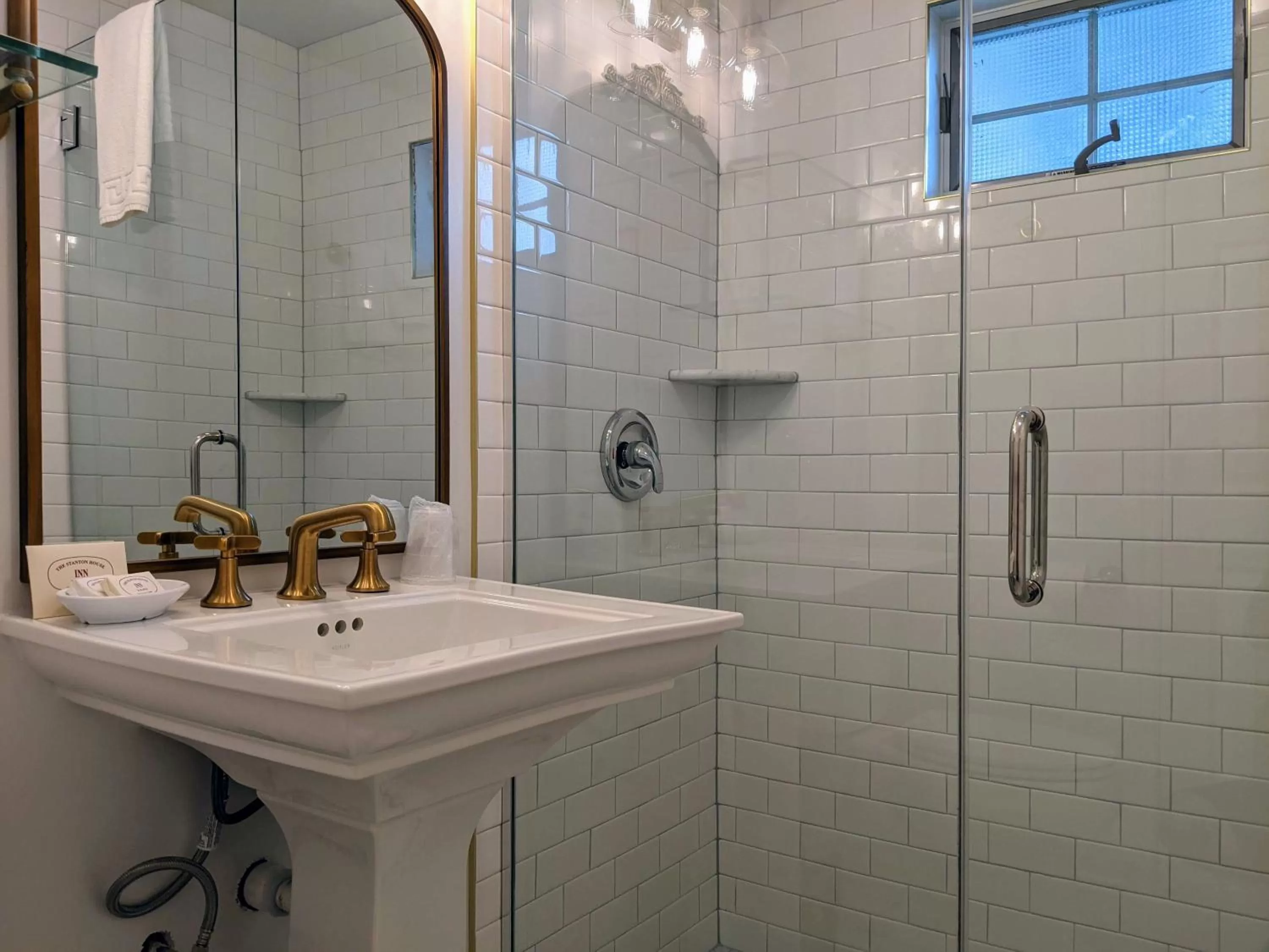 Shower in Stanton House Inn