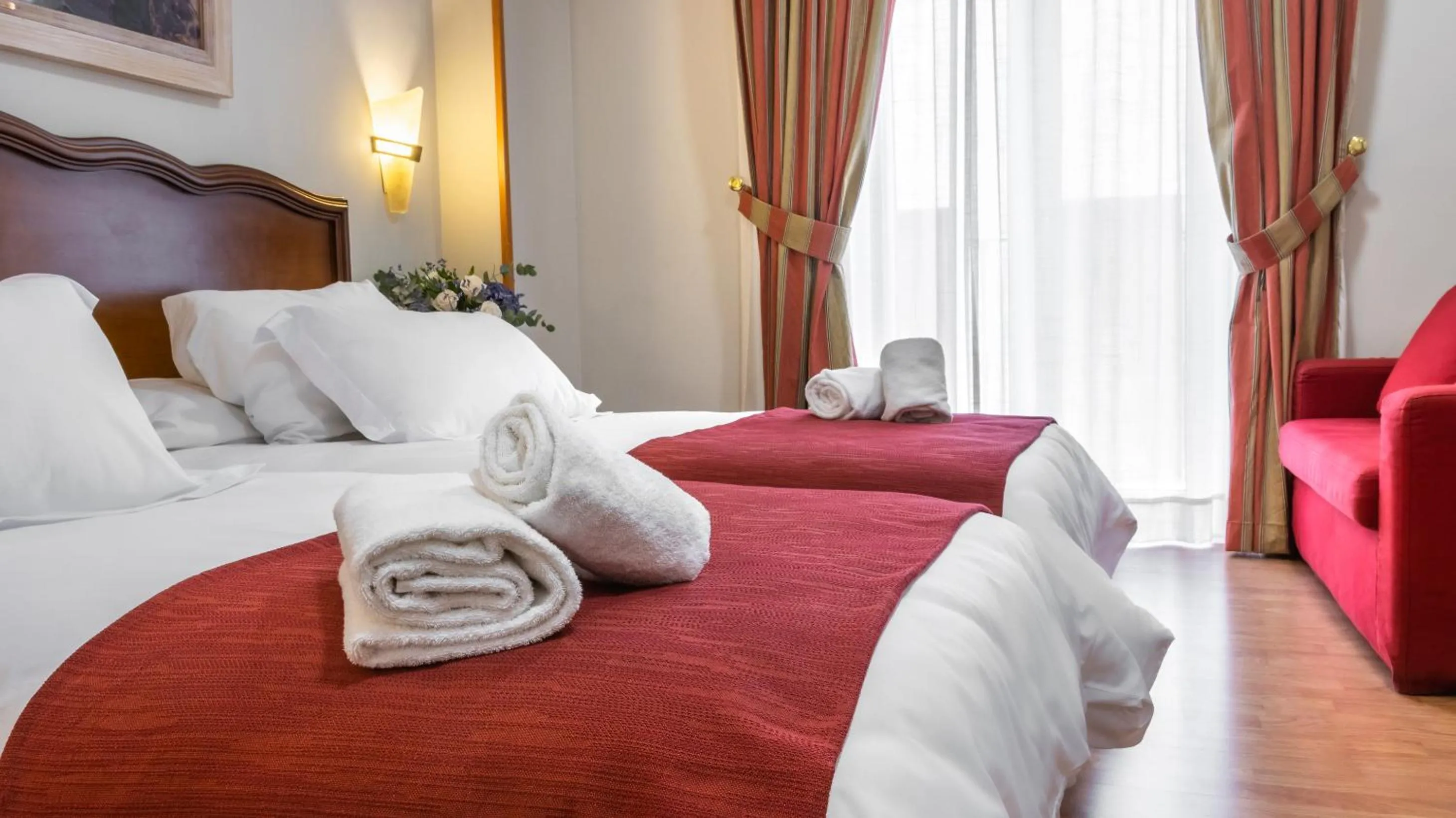 Balcony/Terrace, Bed in Hotel Reina Cristina