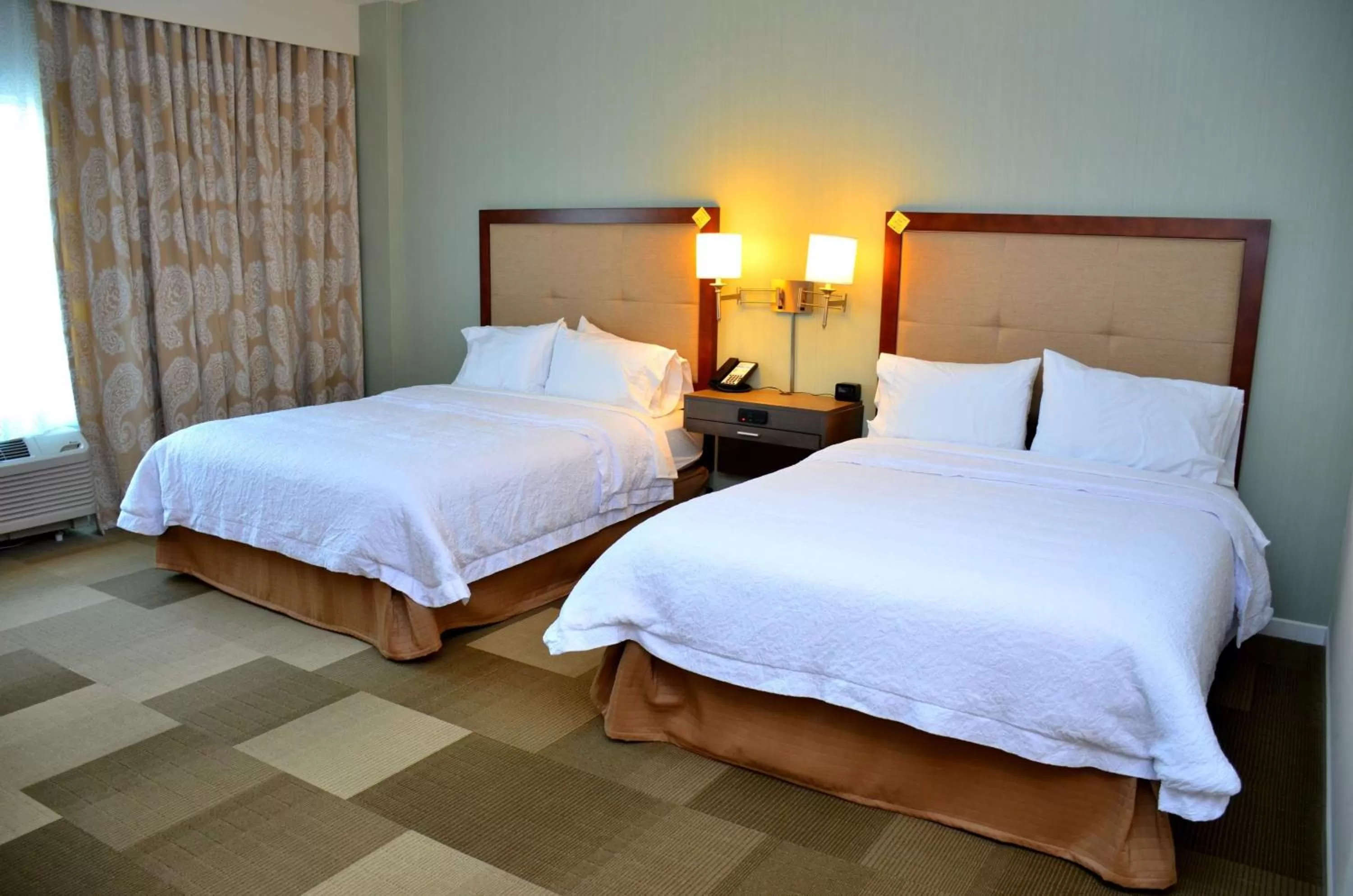 Bed in Hampton Inn & Suites - DeLand