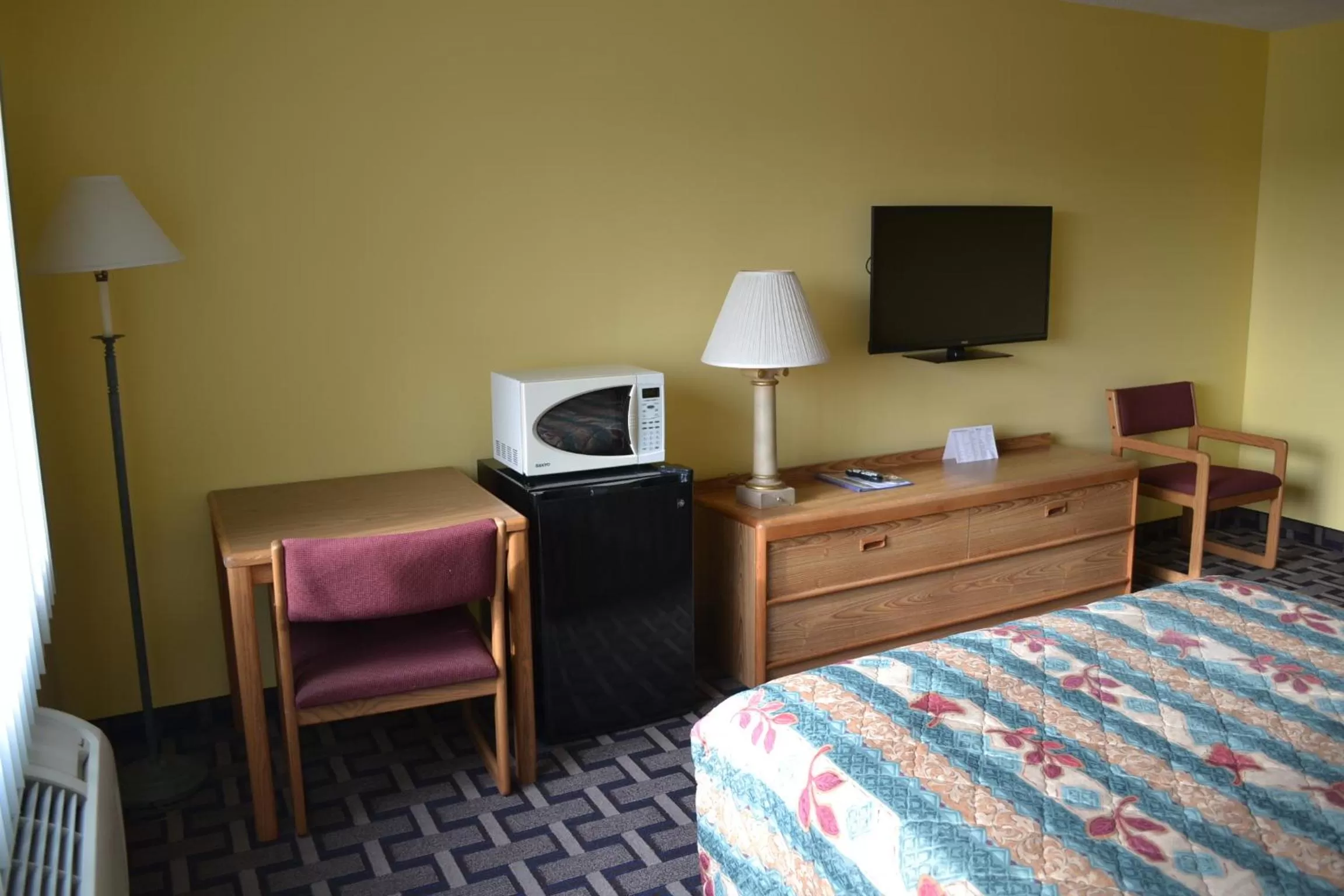 Photo of the whole room, Bed in Sky Lodge Inn & Suites - Delavan