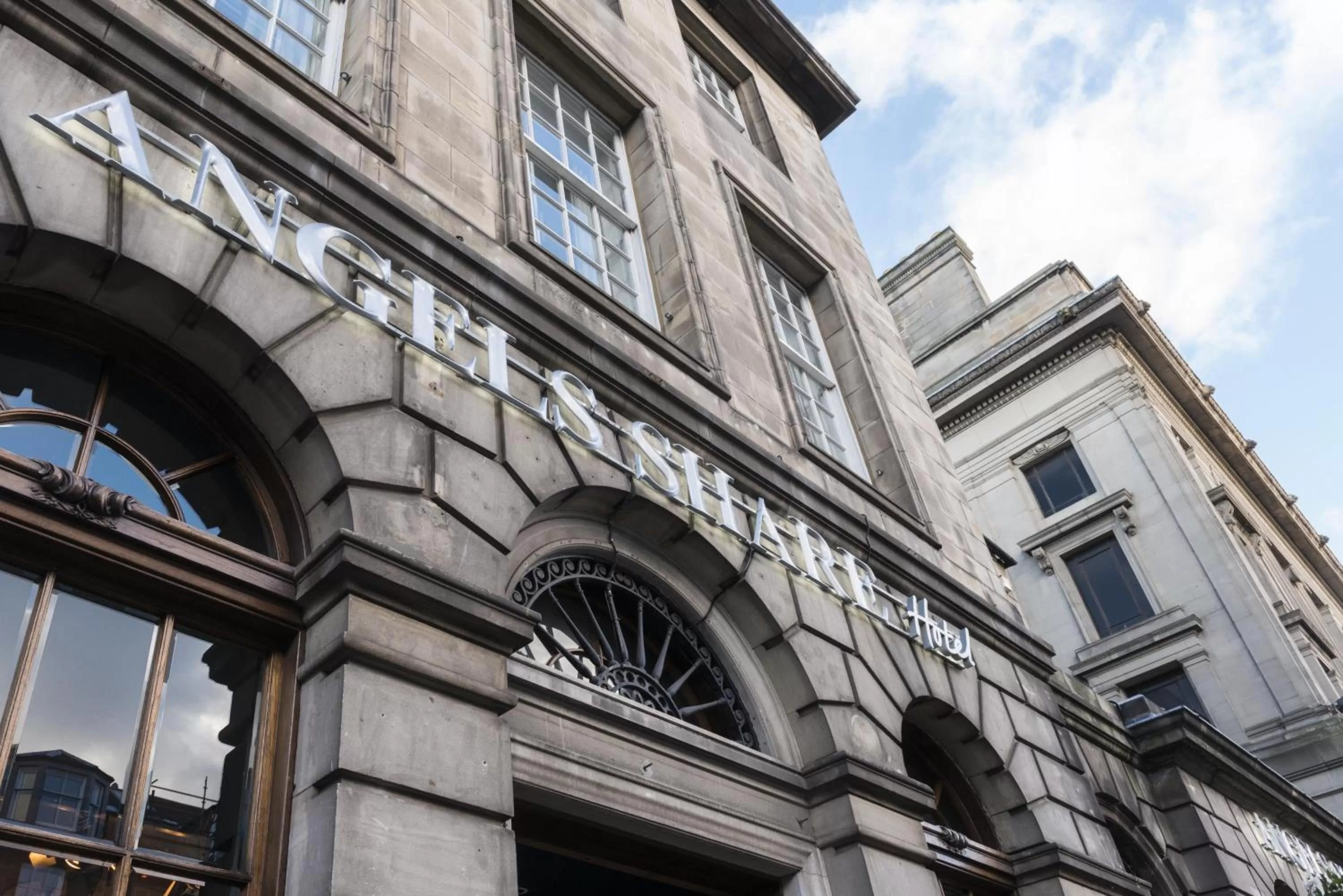 Facade/entrance in Angels Share Hotel