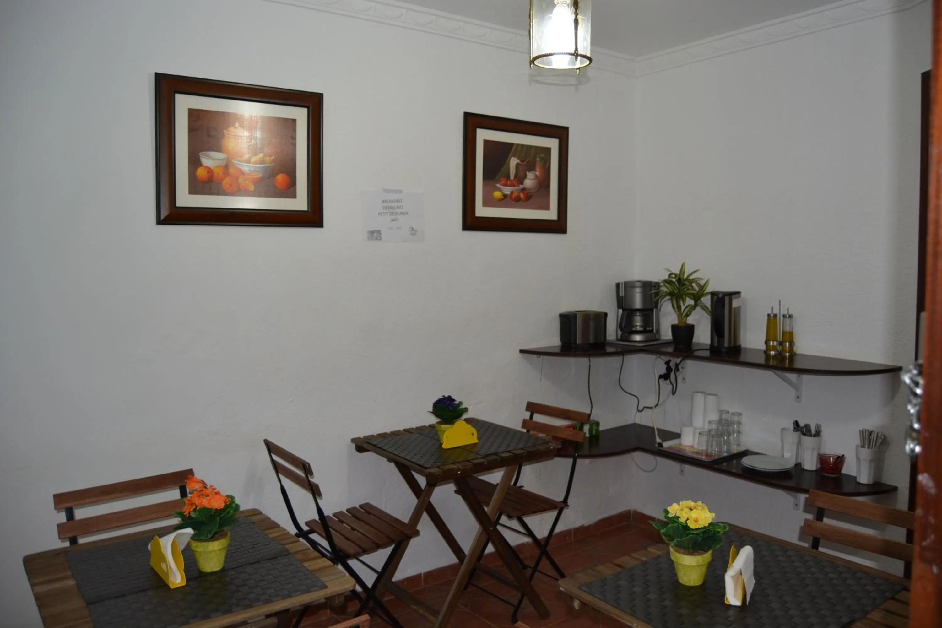 Communal lounge/ TV room in Giraldilla