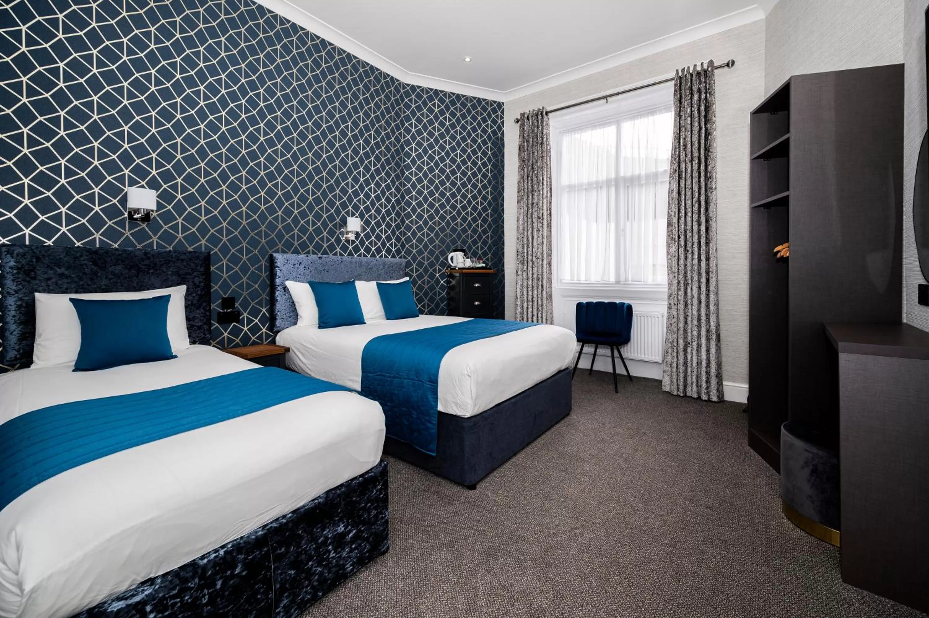 Bedroom, Bed in Mentone Hotel