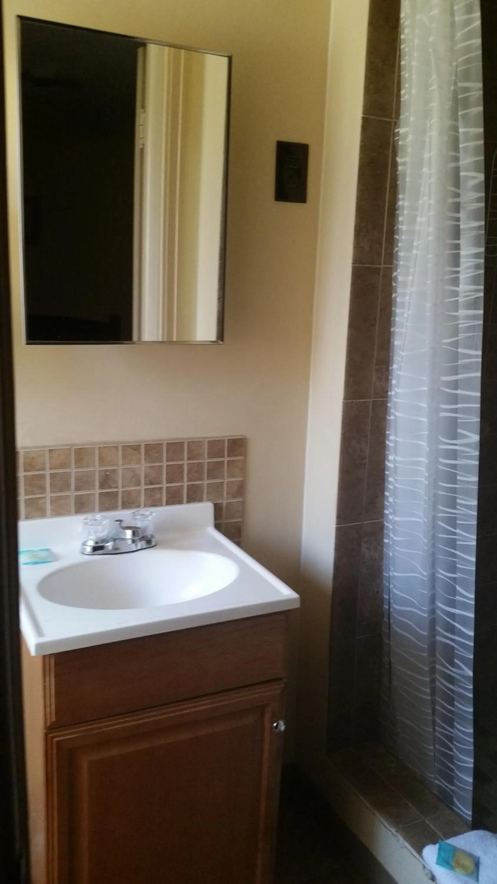 Photo of the whole room in Swiss Cottage Inn