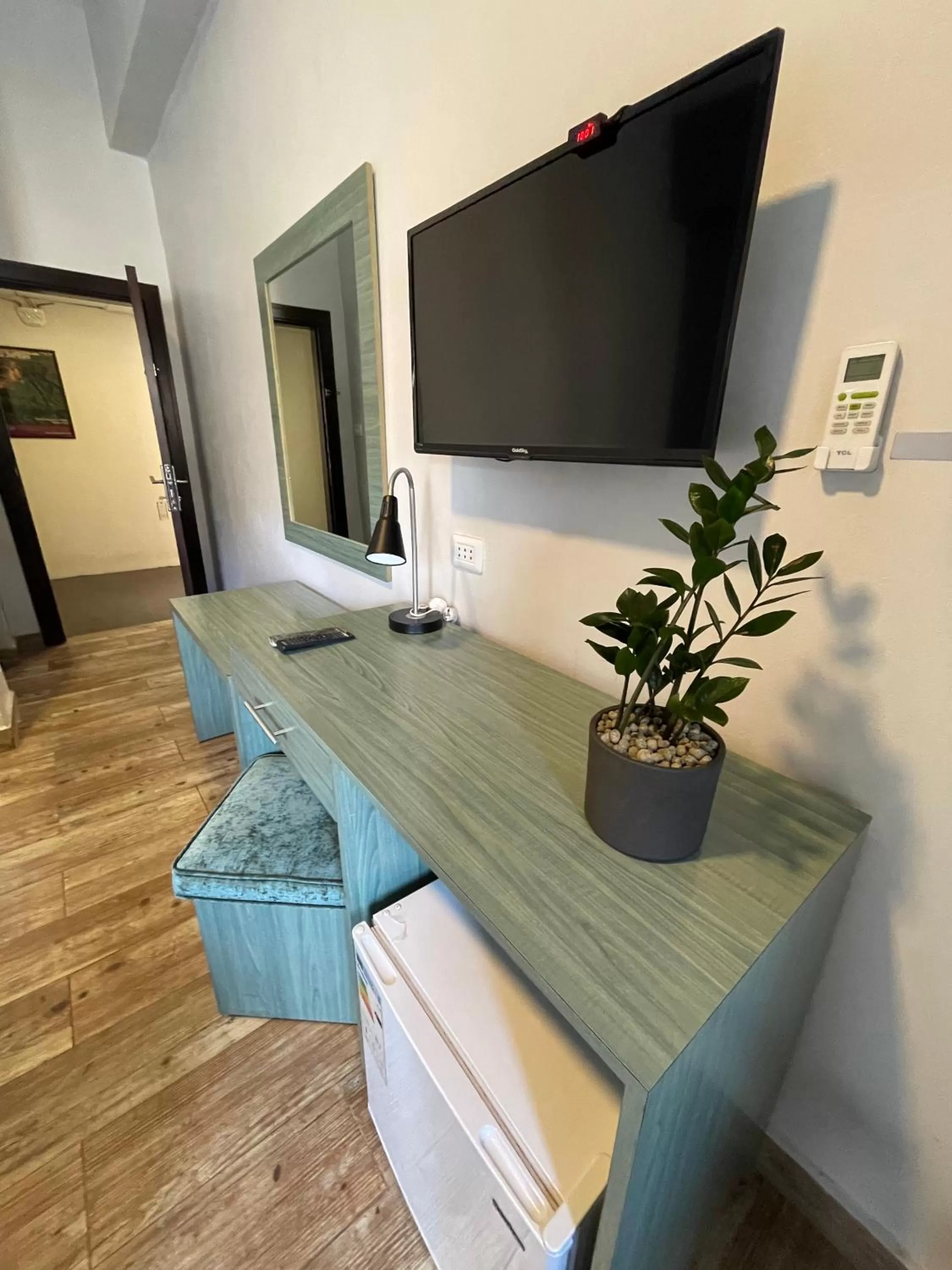 Bedroom in The Sydney Hotel