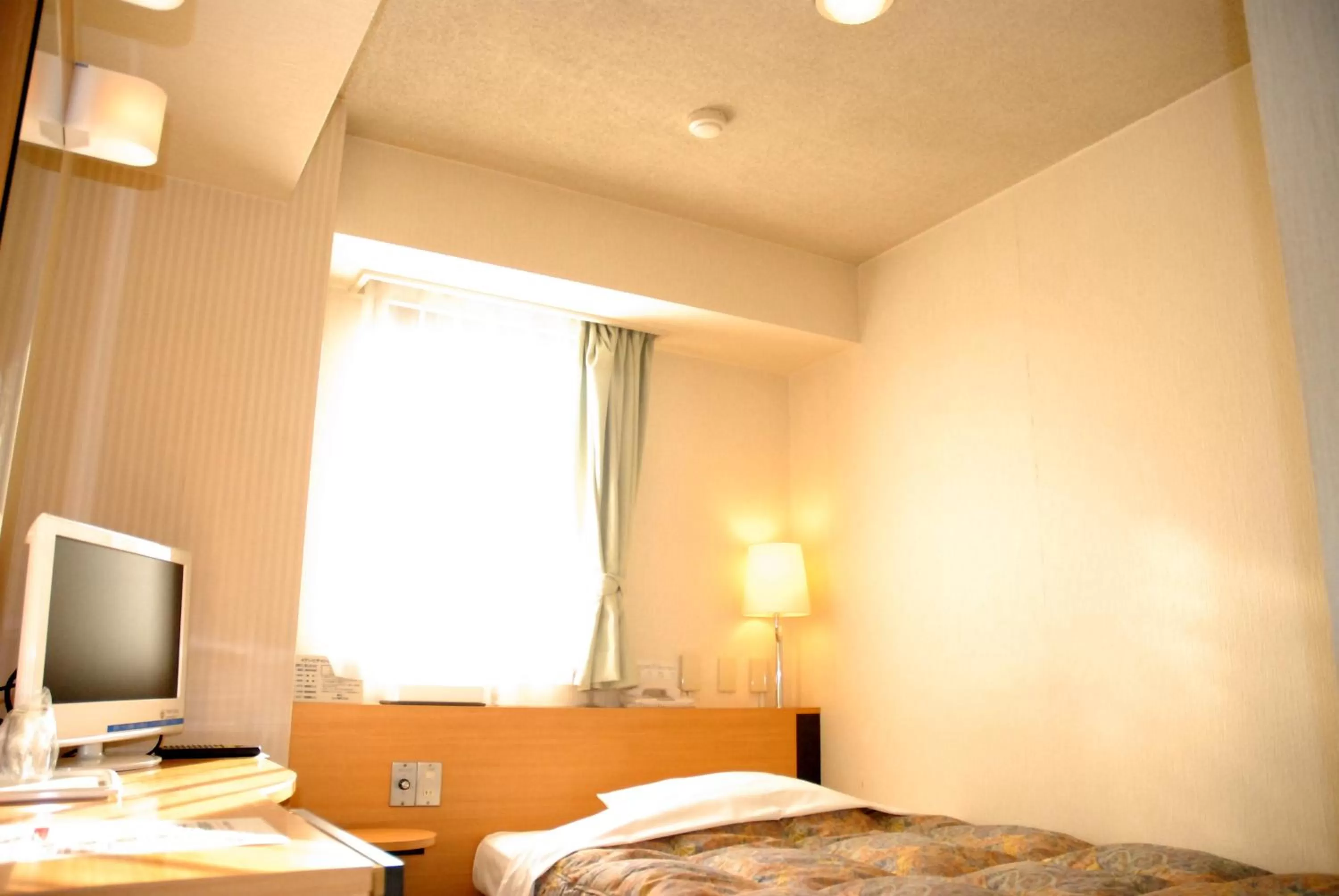 Double Room with Small Double Bed - Smoking in Hotel Kamoike Plaza