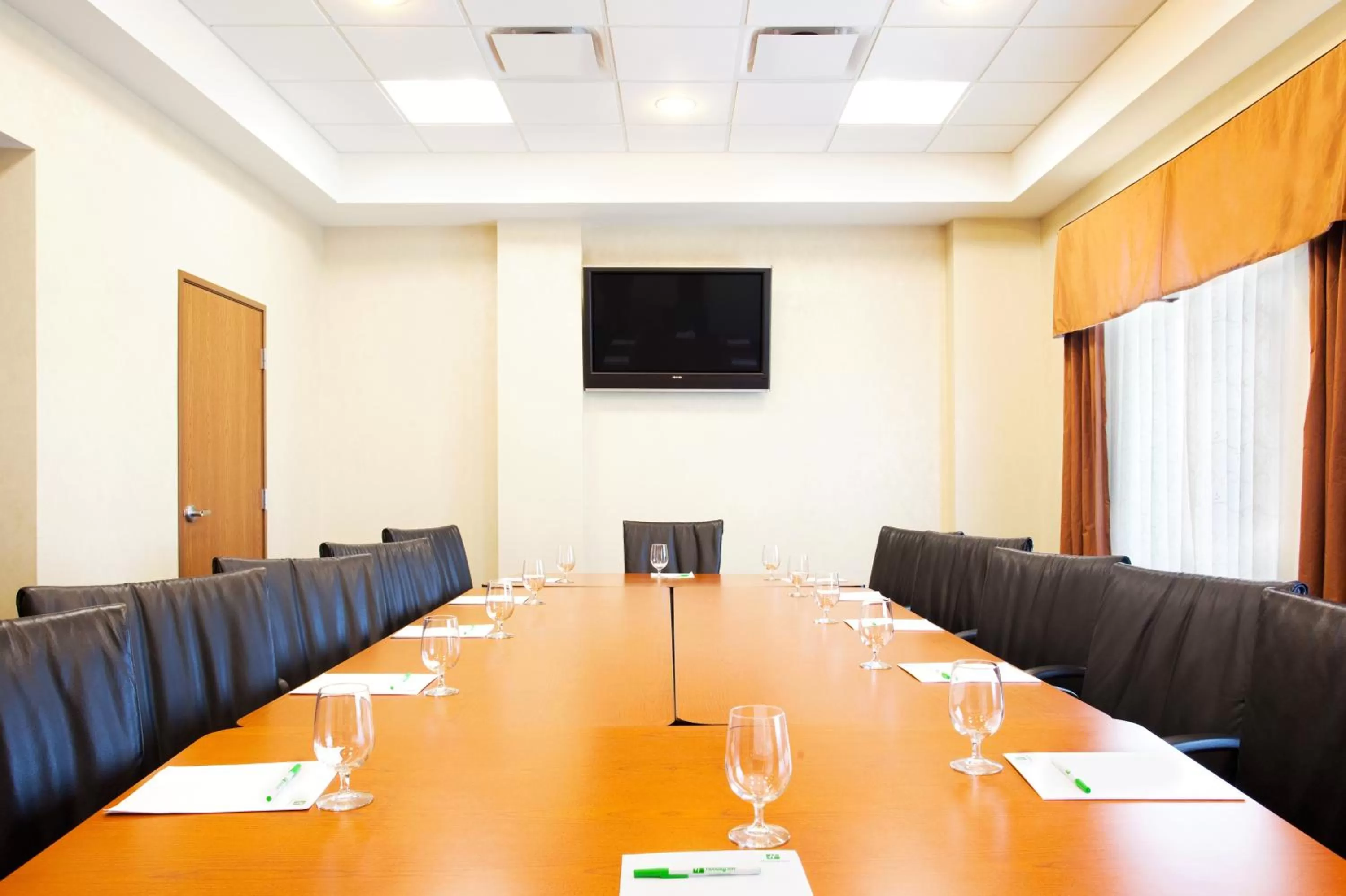 Meeting/conference room in Holiday Inn Battle Creek by IHG