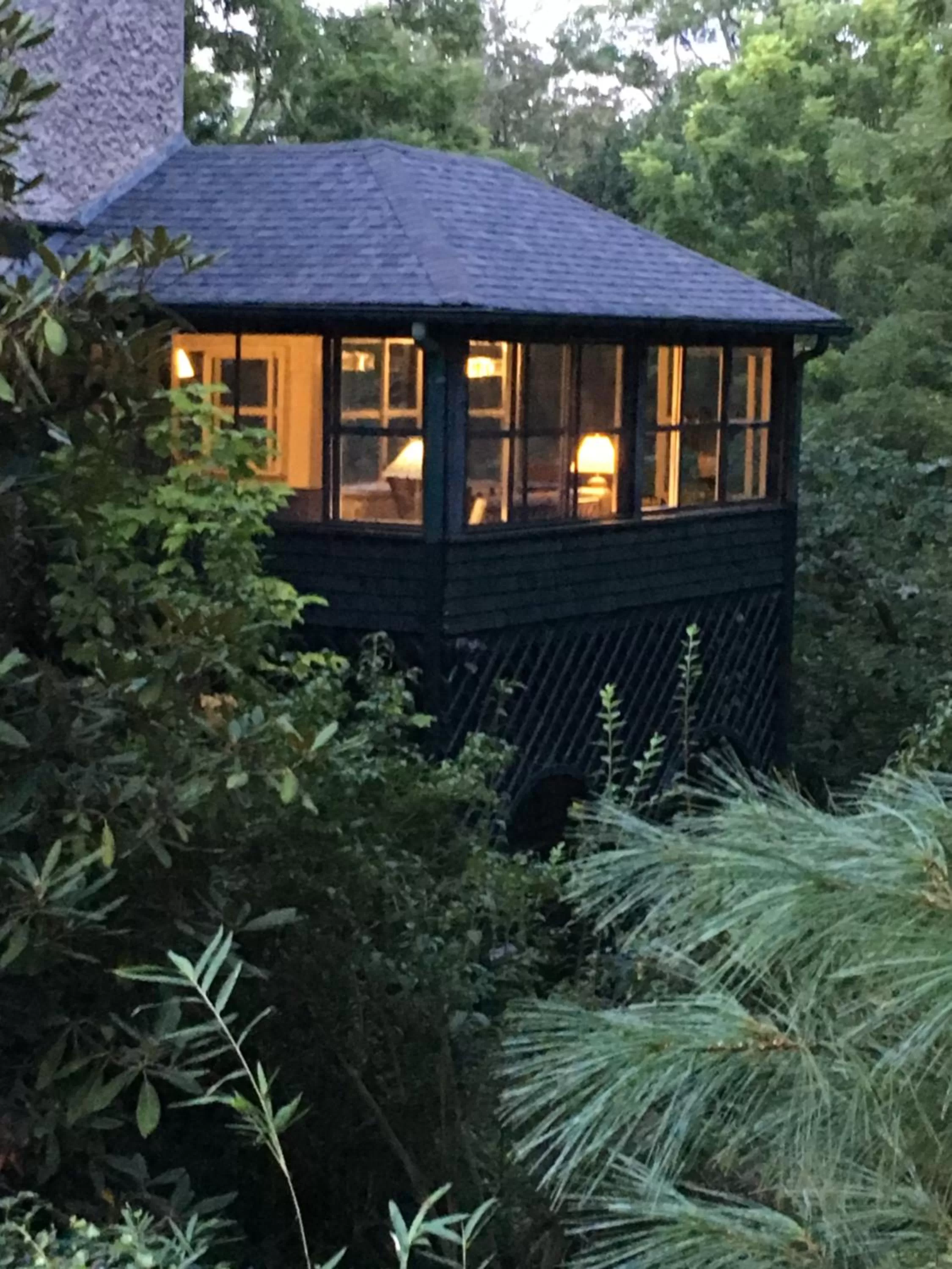 Communal lounge/ TV room in Pinecrest Bed & Breakfast