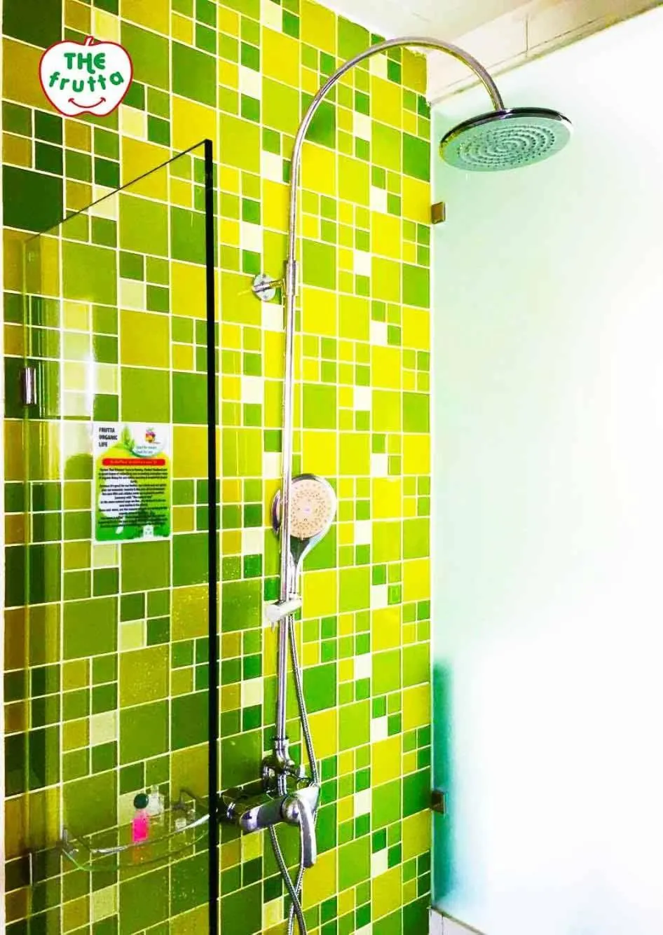 Shower in The Frutta Boutique