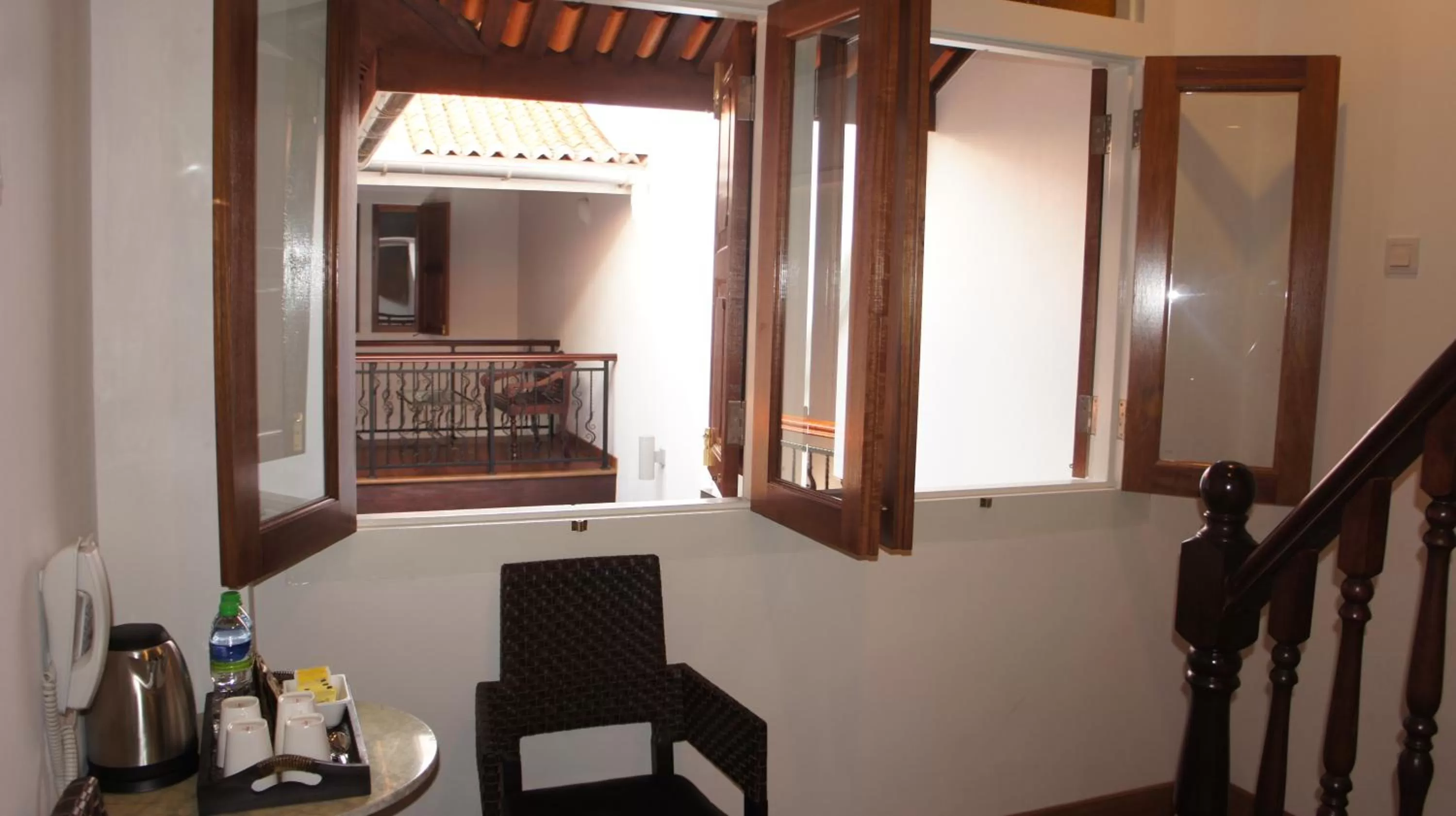 Coffee/tea facilities in Heeren Straits Hotel