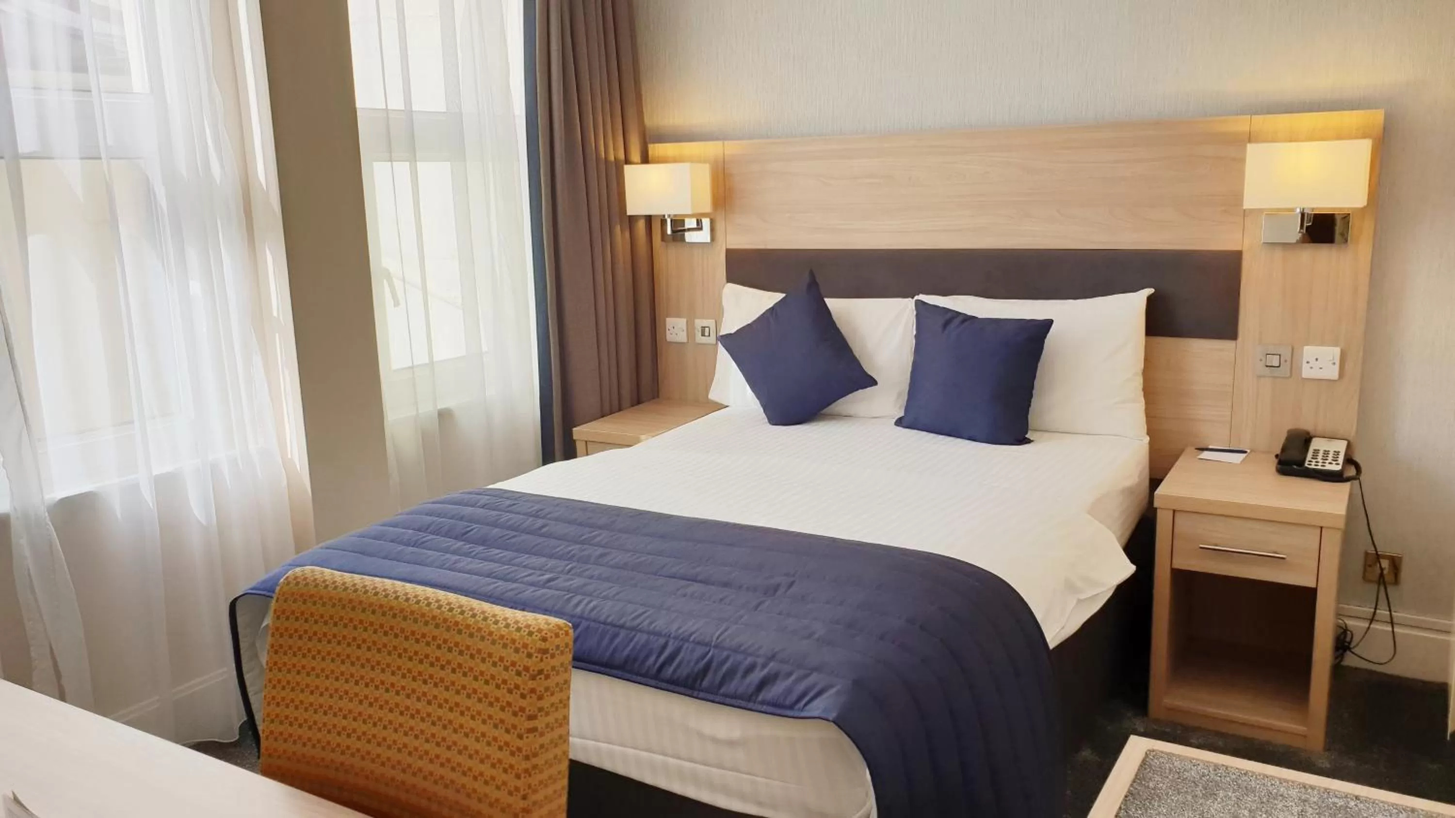 Photo of the whole room, Bed in The Empress Hotel