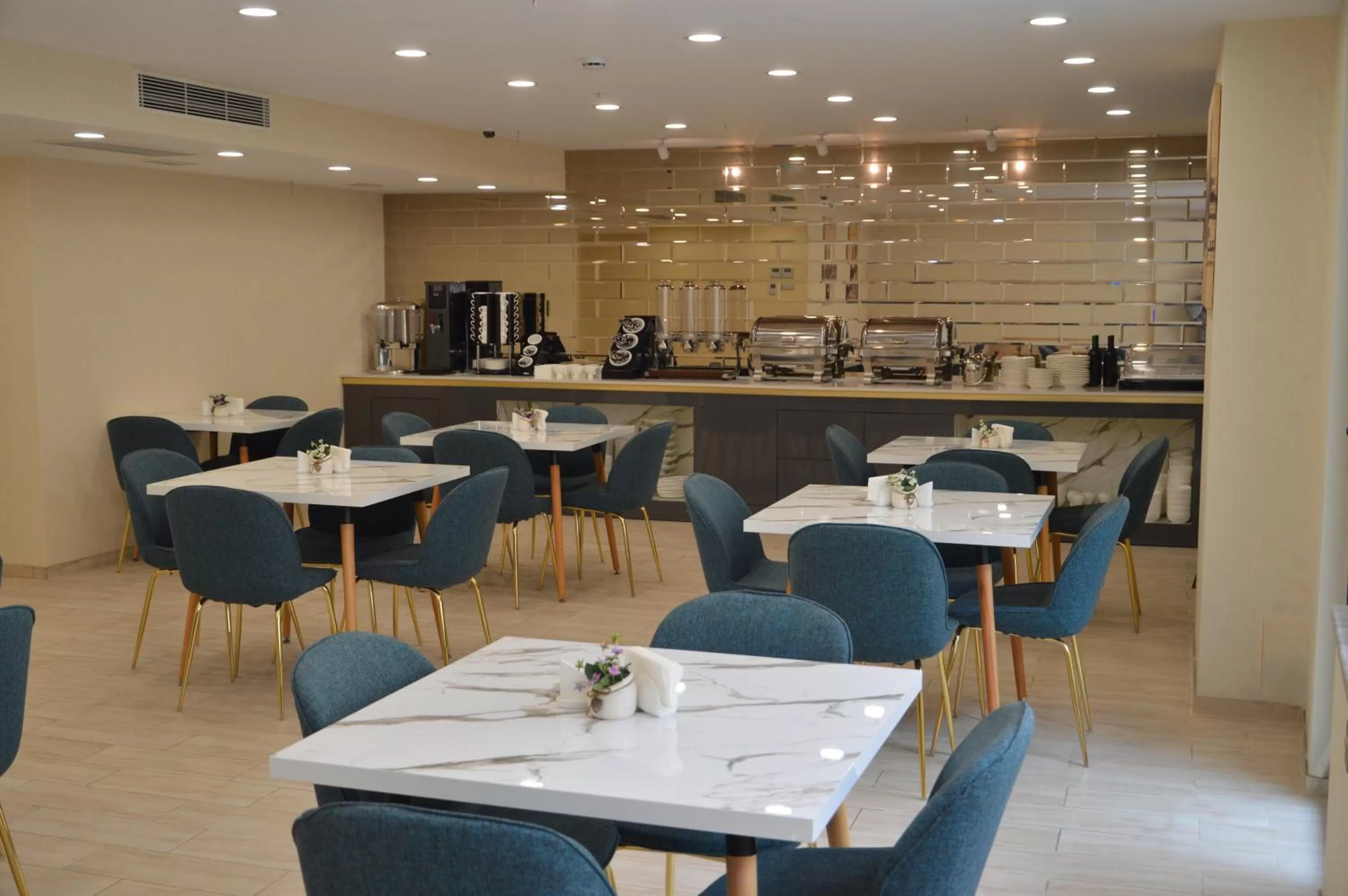 Restaurant/Places to Eat in Old Batumi Hotel