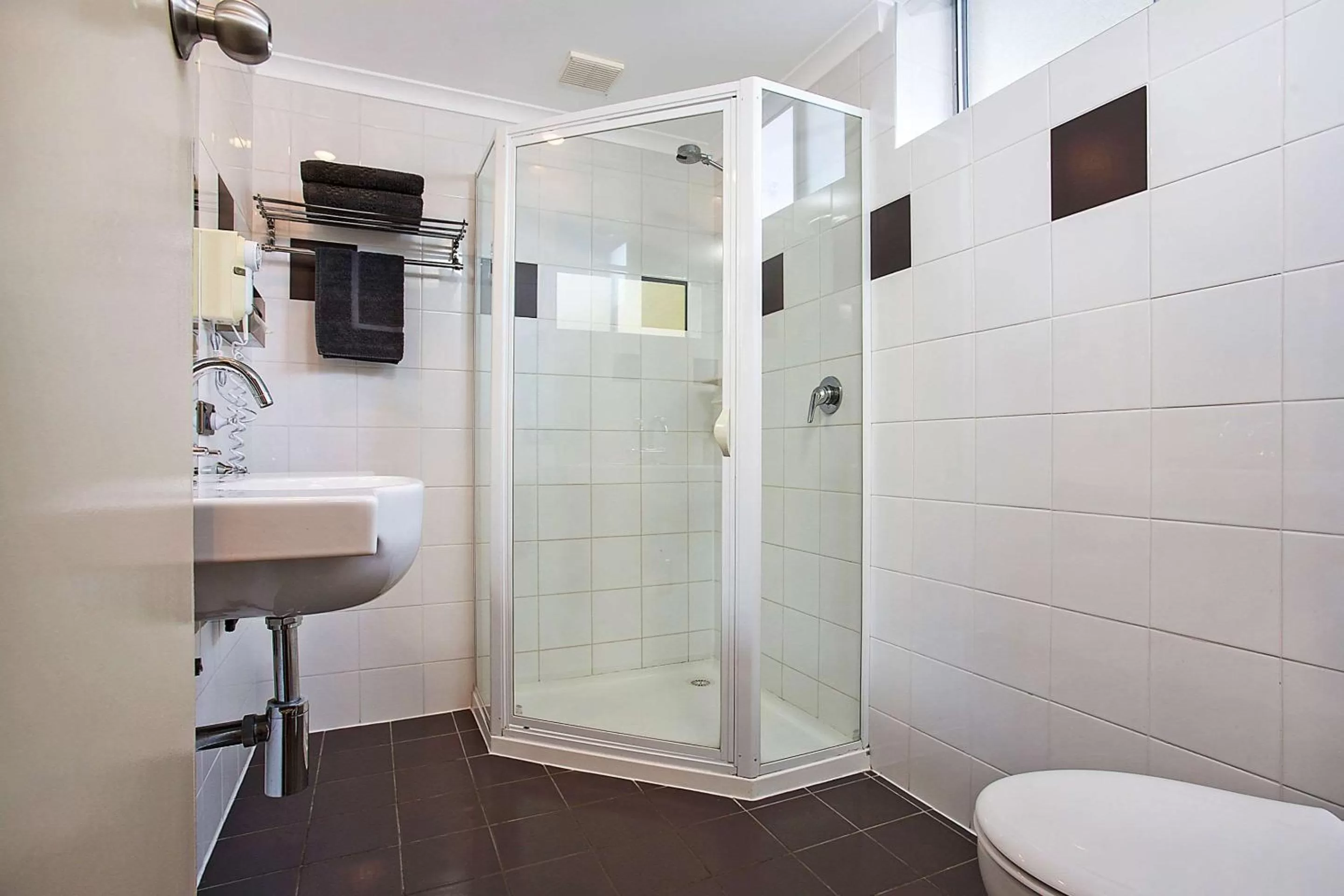 Bathroom in Comfort Inn On Raglan