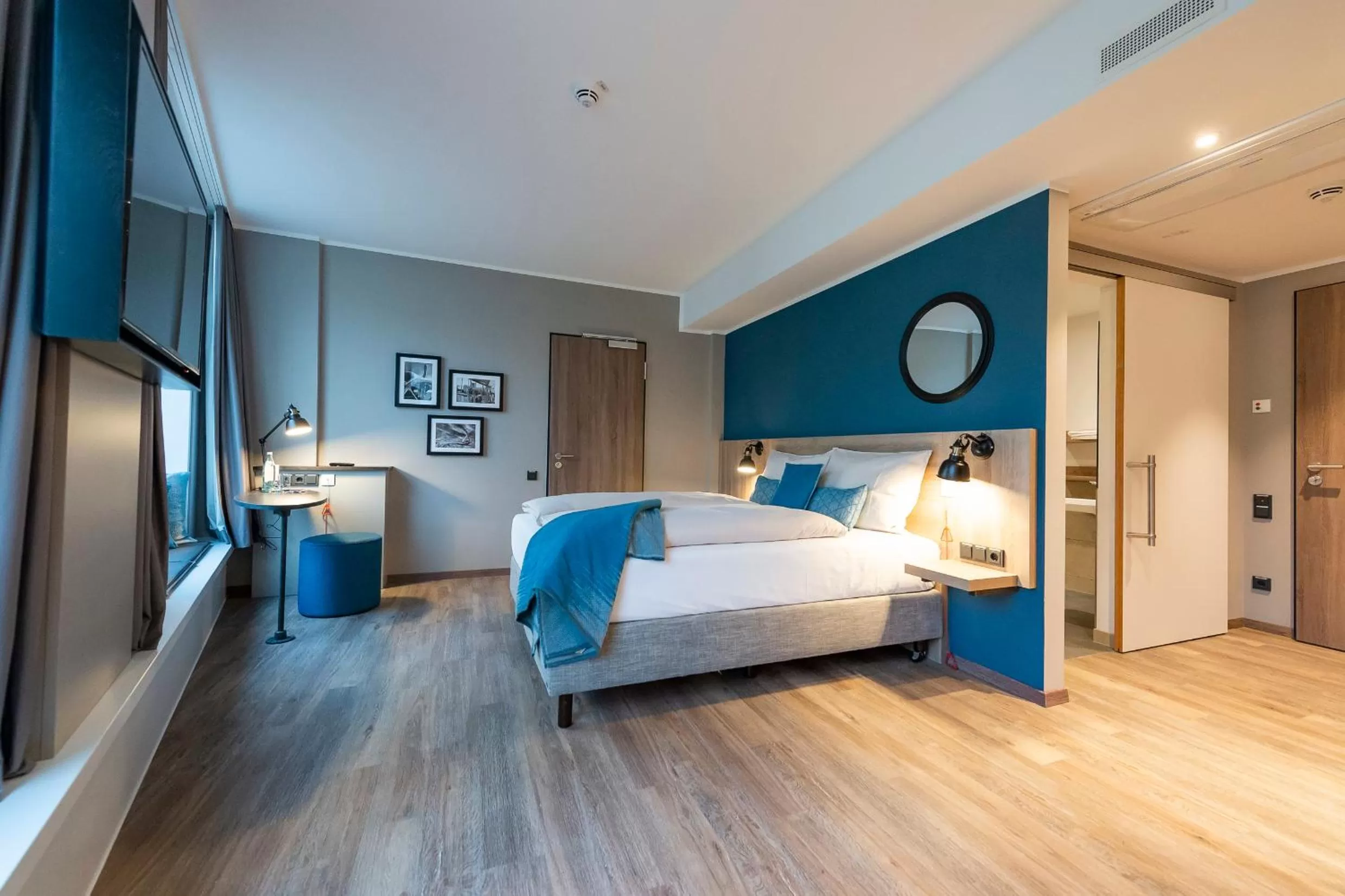 Photo of the whole room, Bed in HARBR Hotel Konstanz, a member of Radisson Individuals