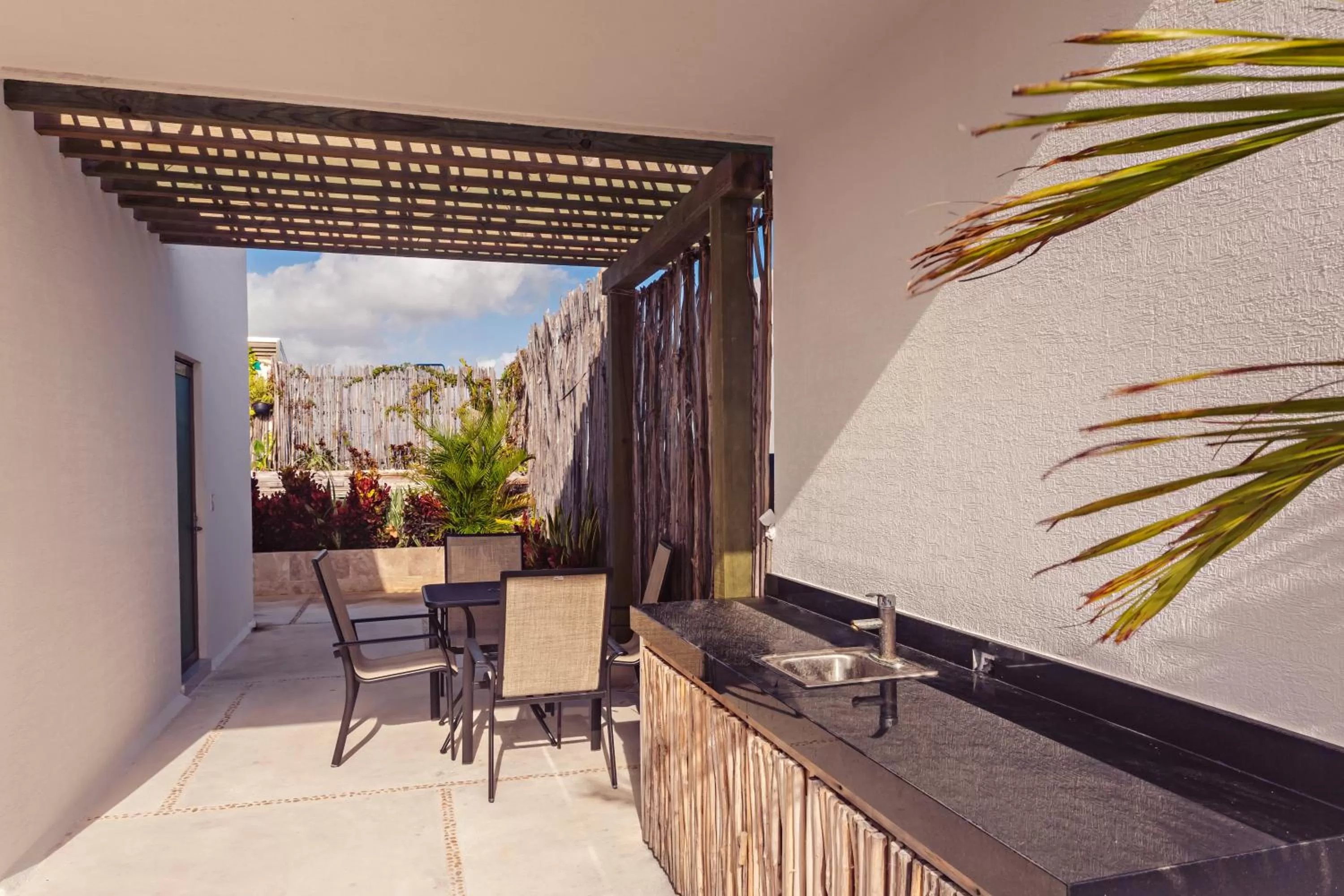 Balcony/Terrace in Mararena Family Apartments & Long Stay Living - Steps from 5th Avenue