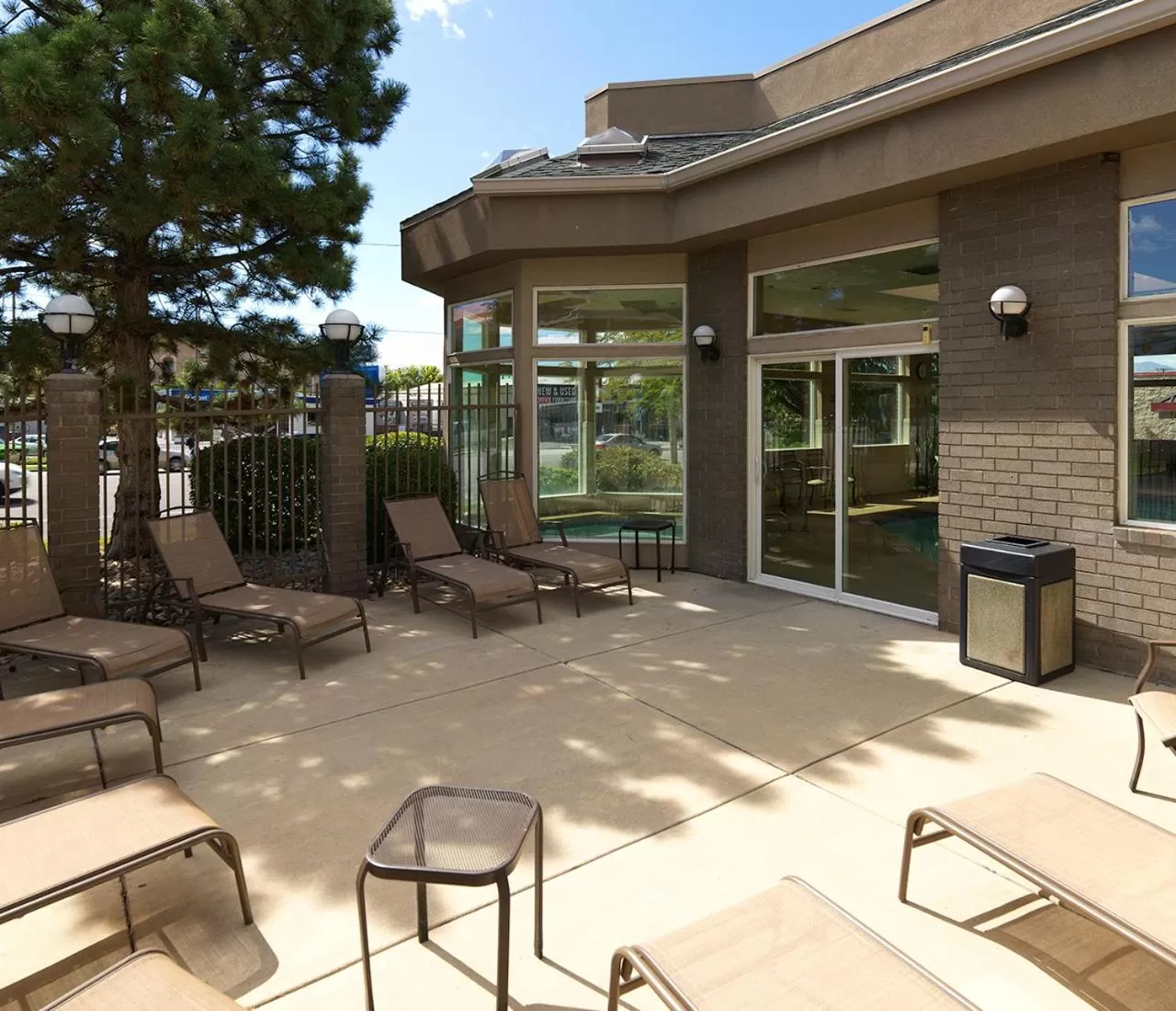 Patio in Crystal Inn Hotel & Suites - Salt Lake City