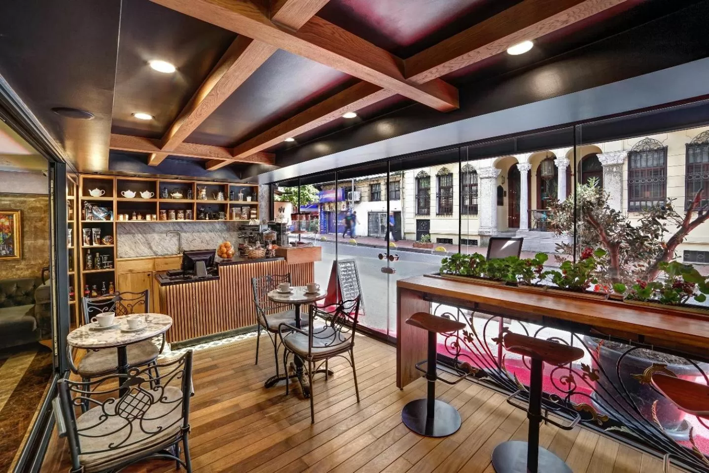 Coffee/tea facilities in Skalion Hotel