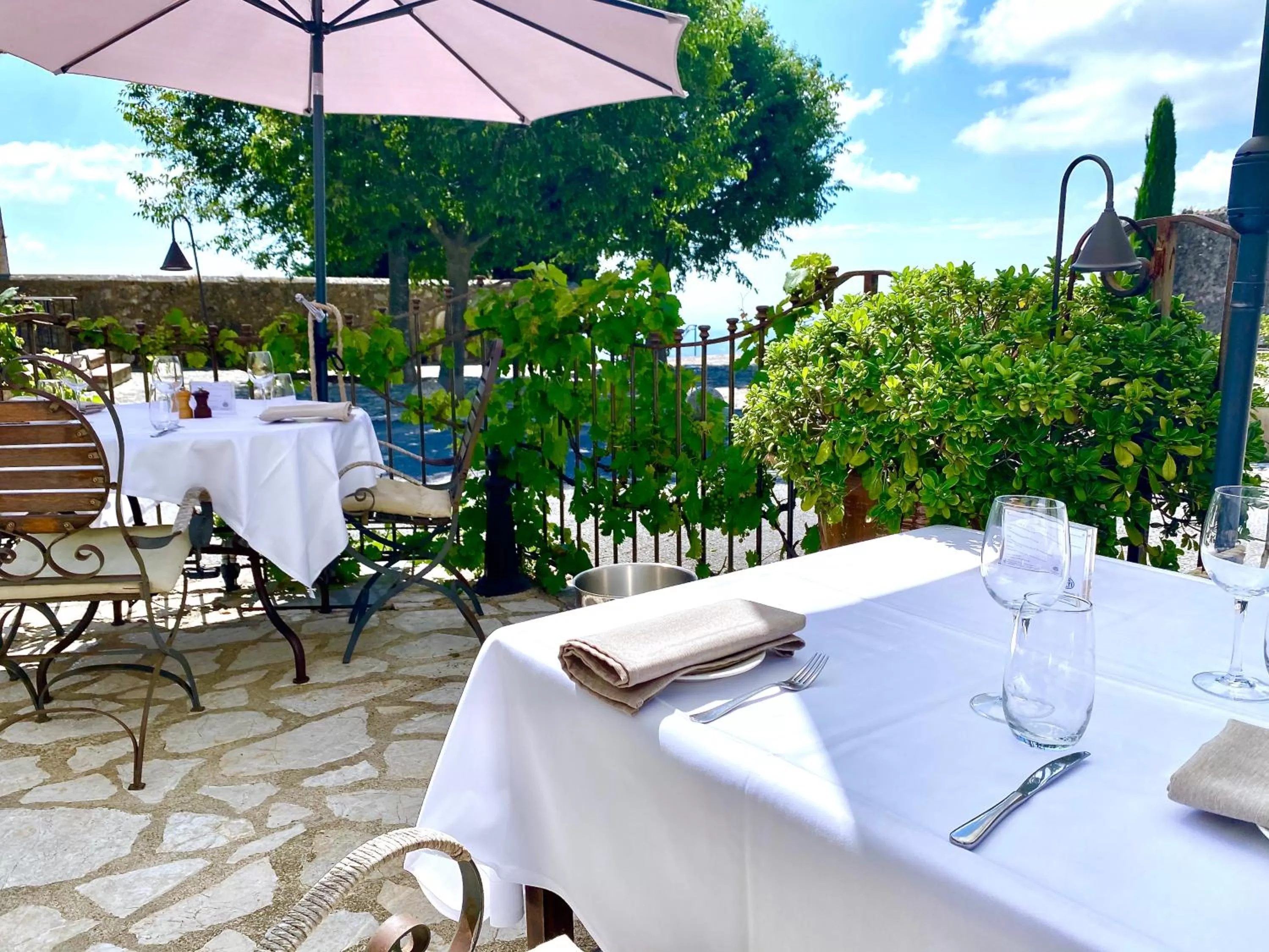 Restaurant/places to eat in Auberge du Vieux Château