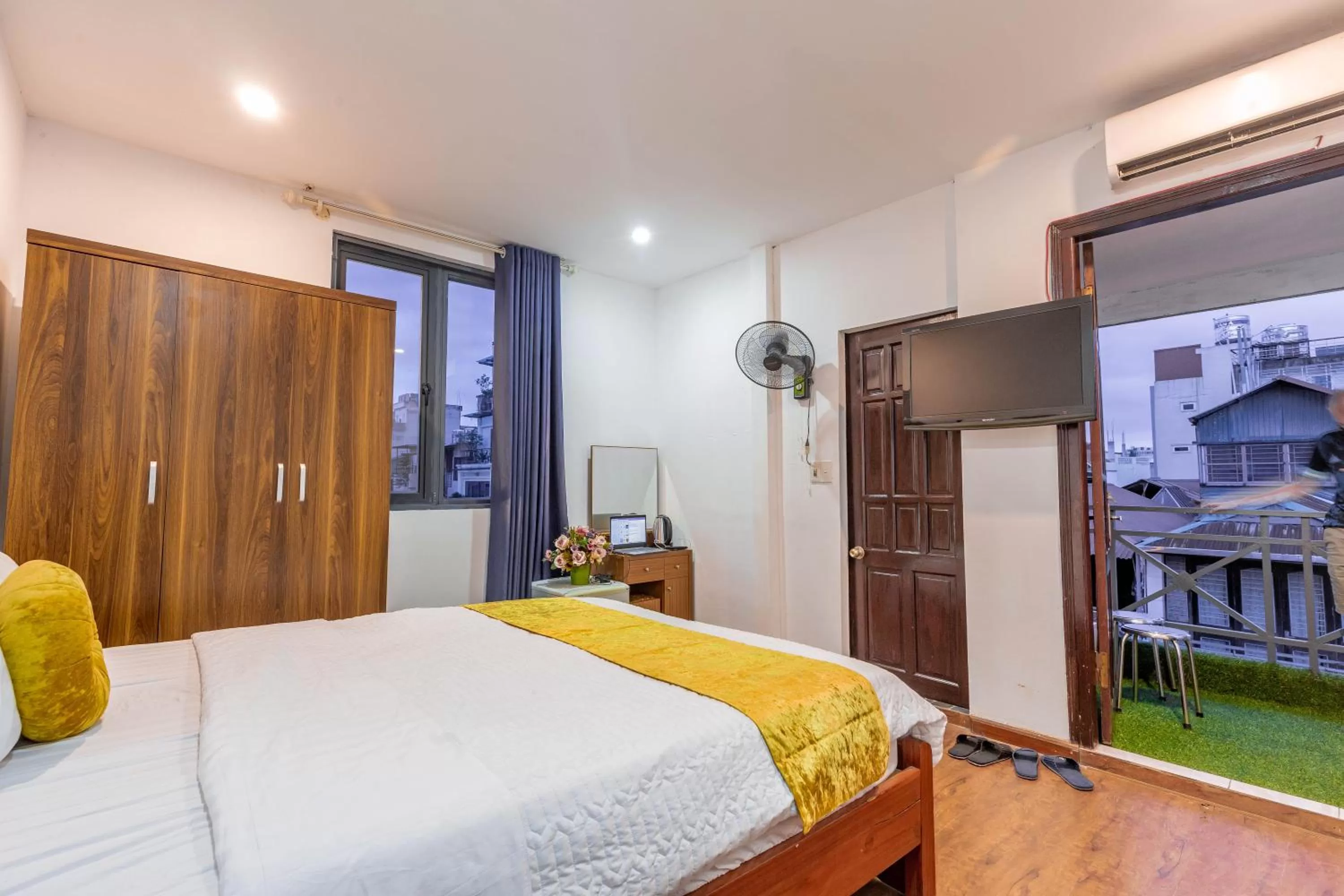 Bed in Hanoi View Legend Hotel