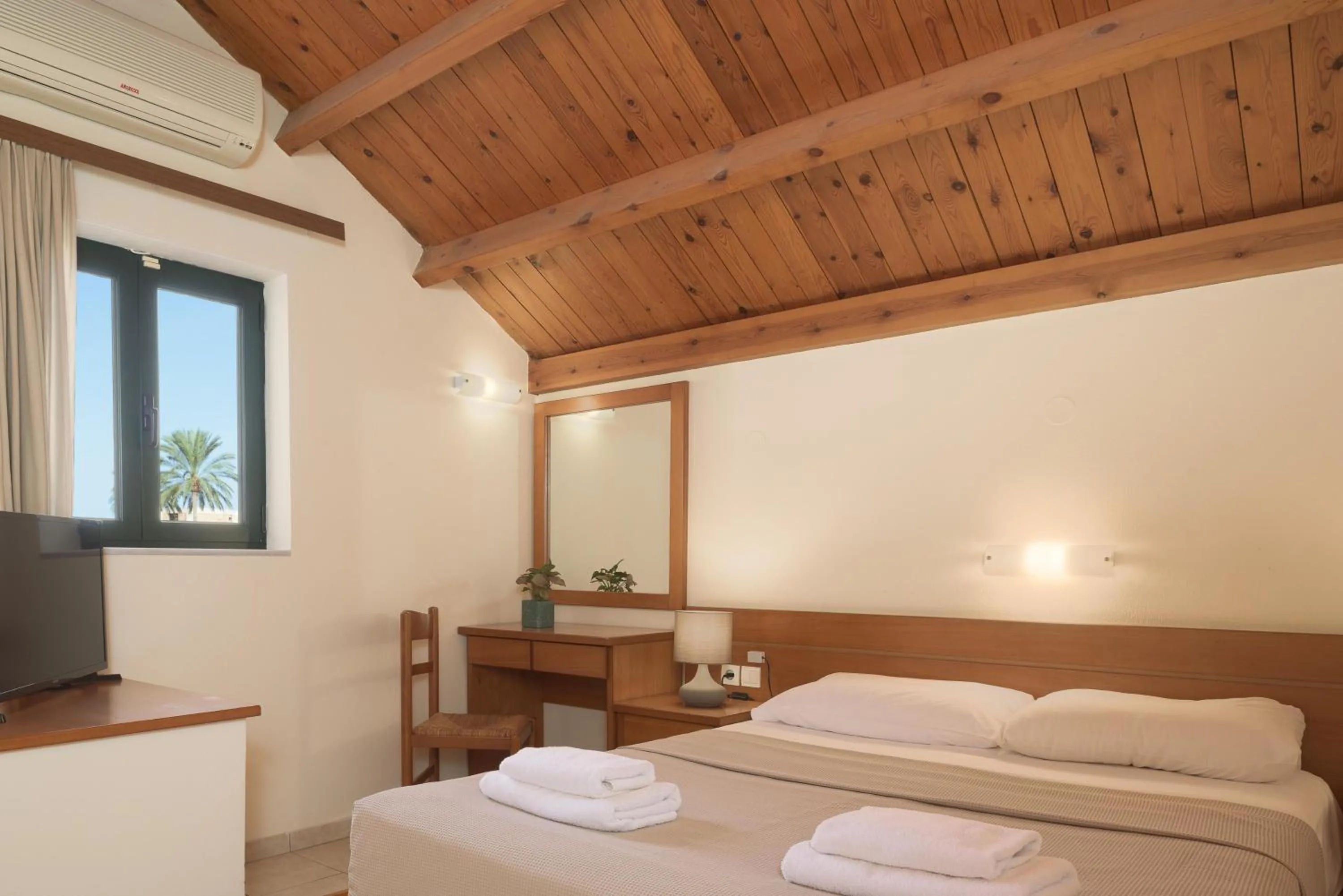 Photo of the whole room, Bed in Asterias Village