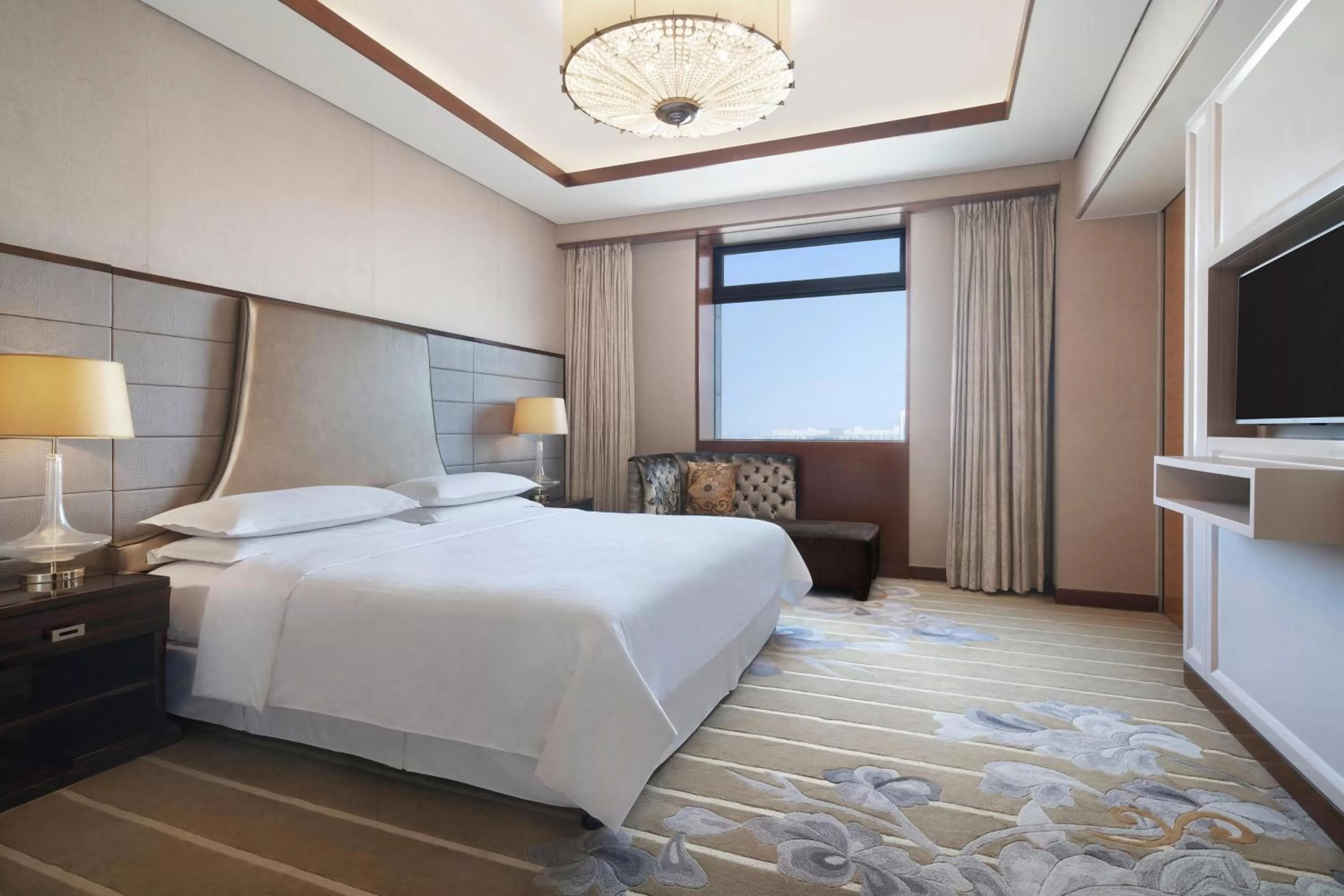 Photo of the whole room, Bed in Sheraton Xi'an North City Hotel