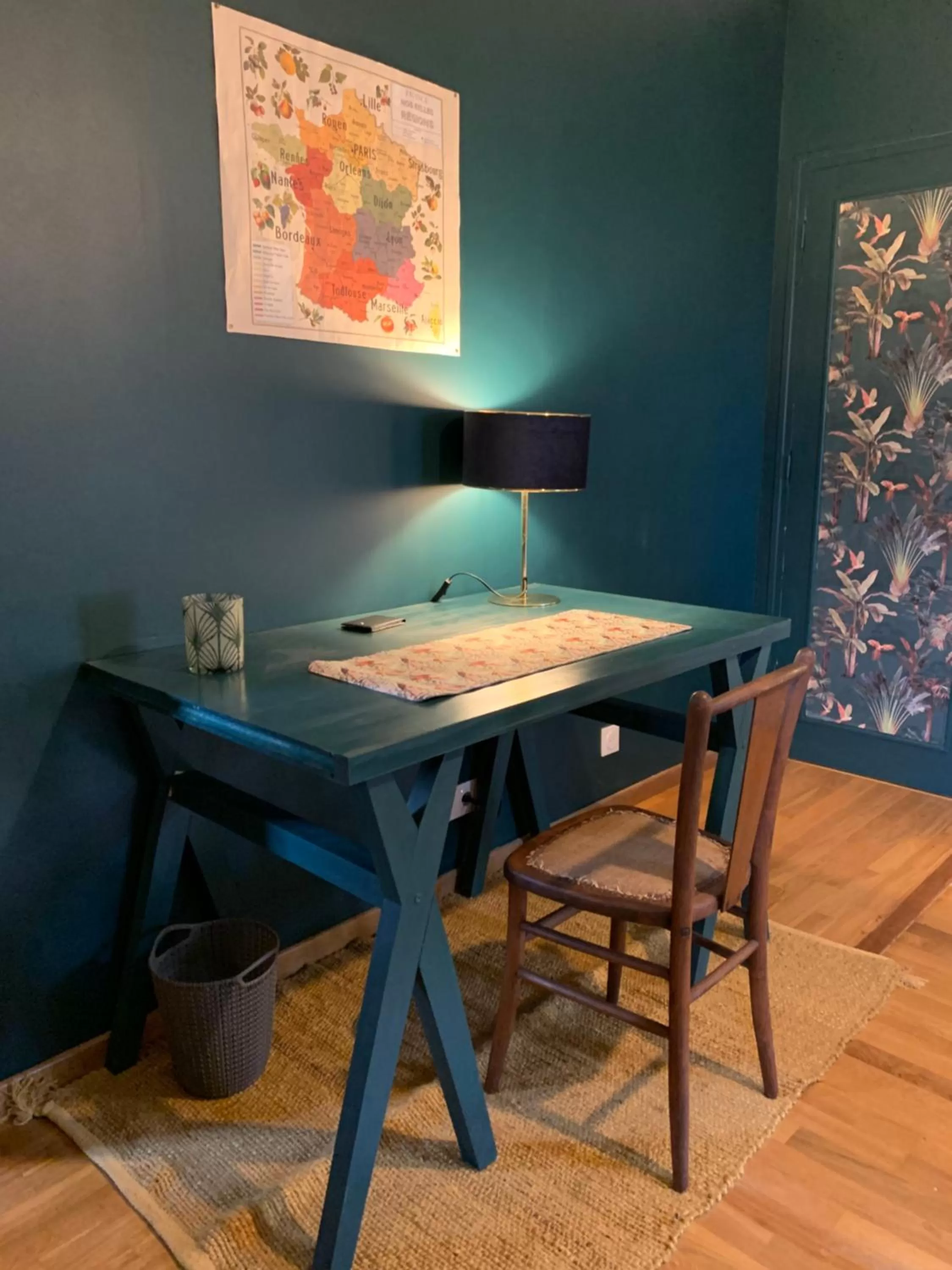 hair dresser, Dining Area in malitourne