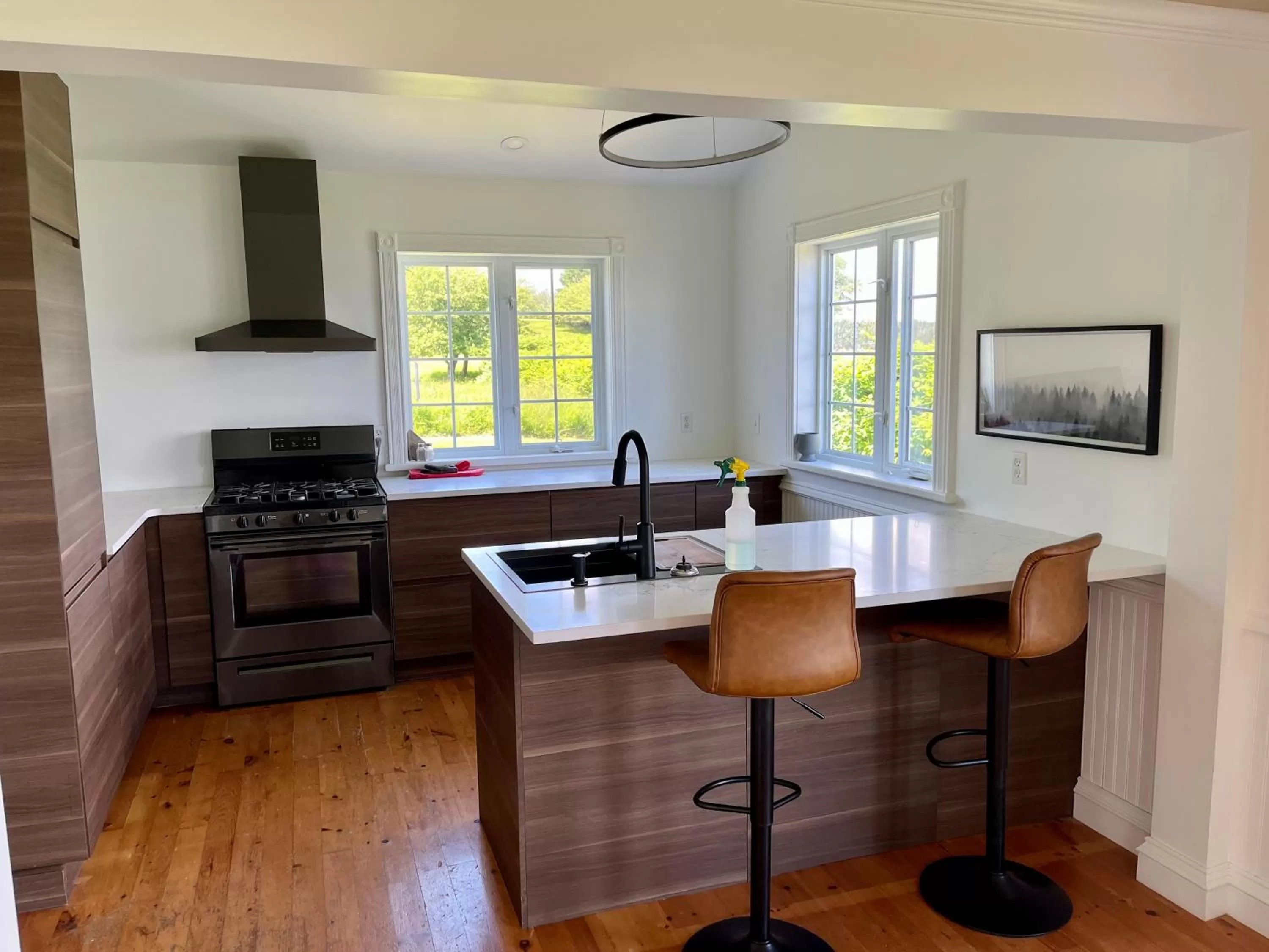 Groundswell Pub & Inn