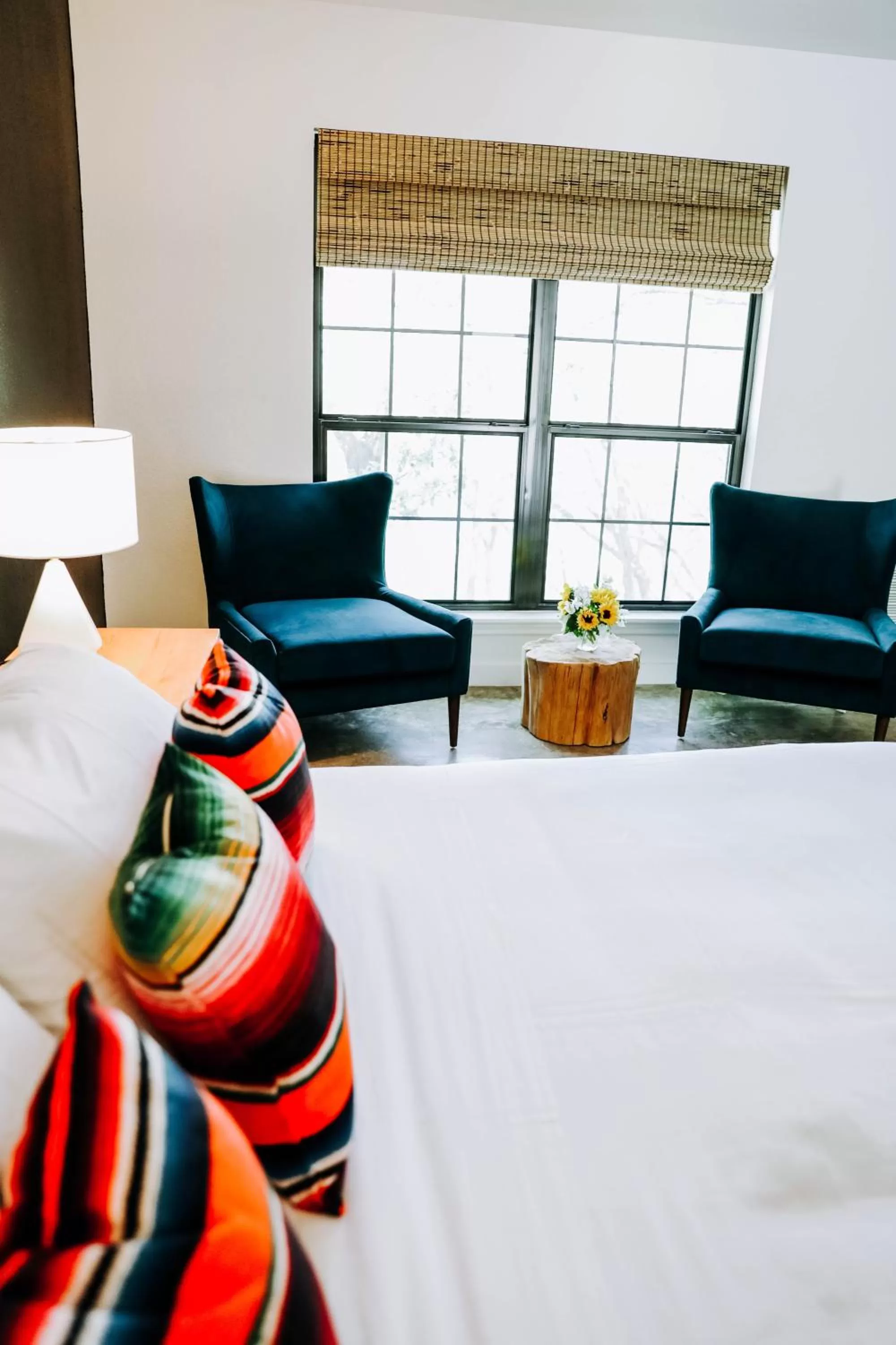 Seating area, Bed in Wimberley Inn & bar