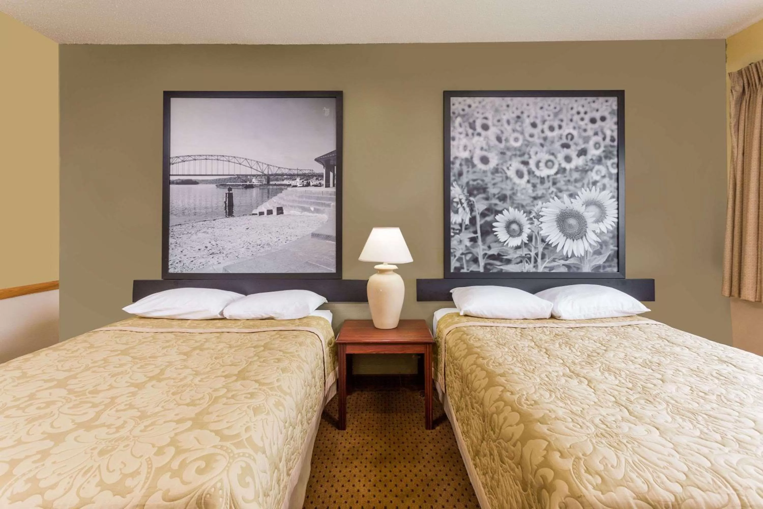 Photo of the whole room in Super 8 by Wyndham Osage