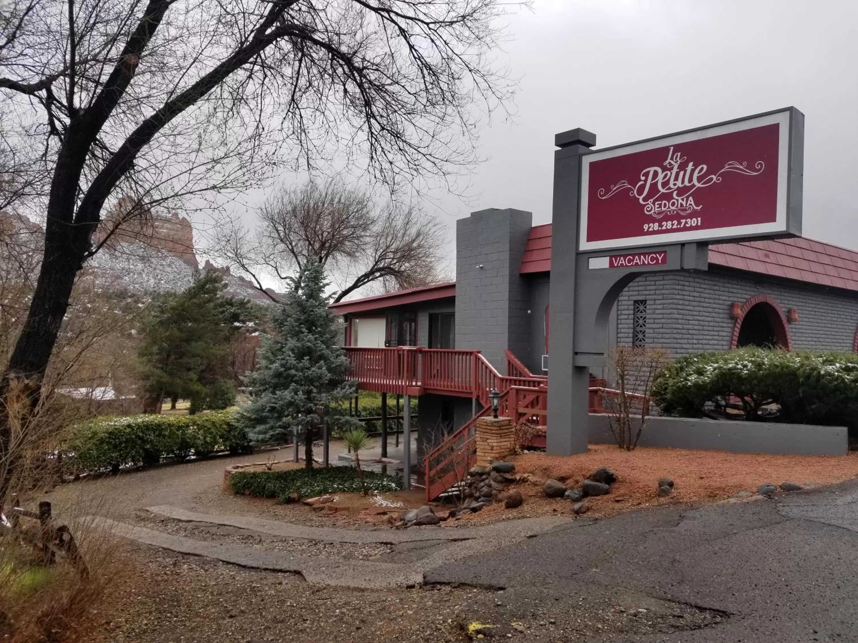 Facade/entrance in La Petite Sedona