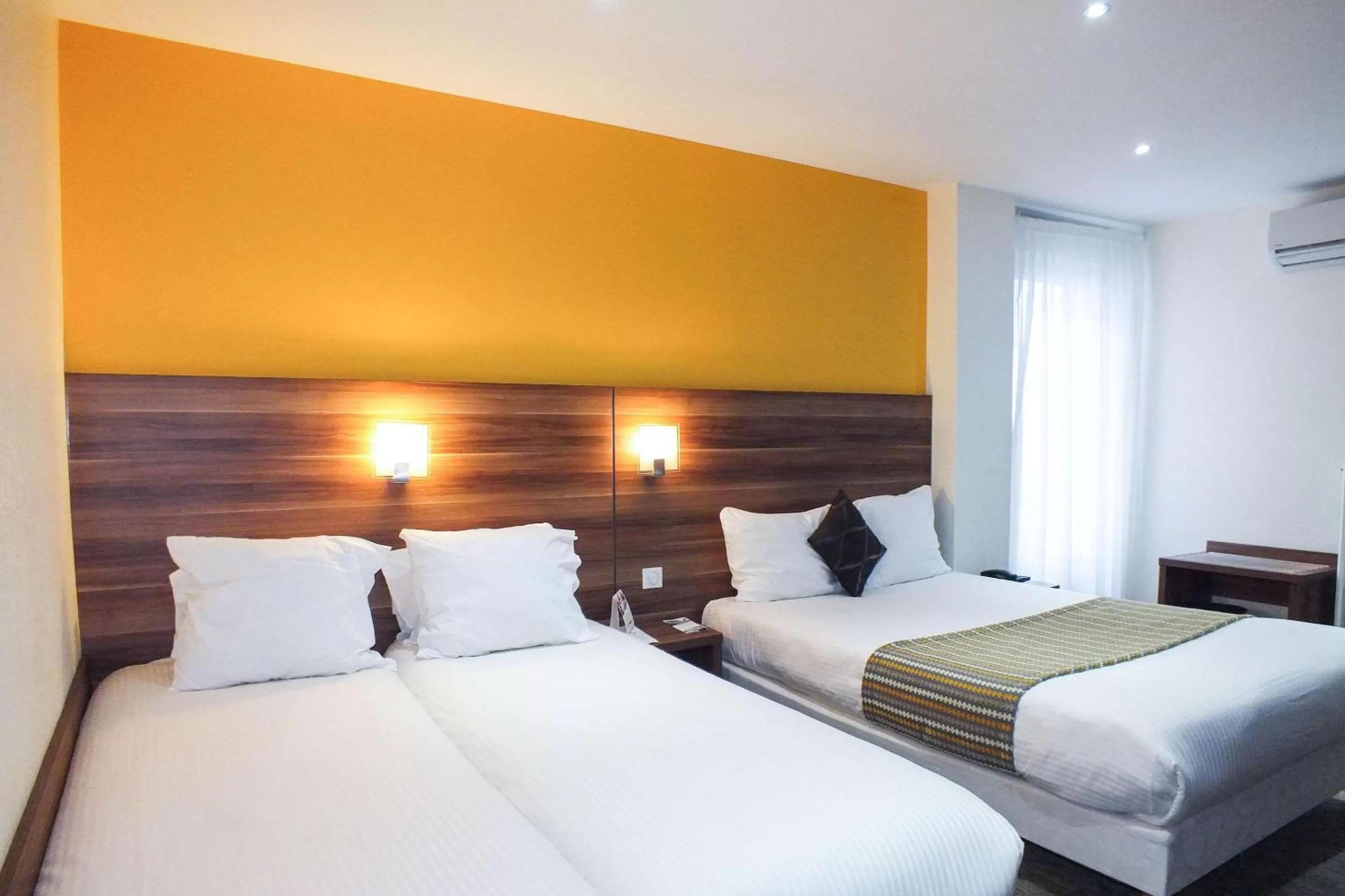 Photo of the whole room, Bed in Hotel Cecil Metz Gare